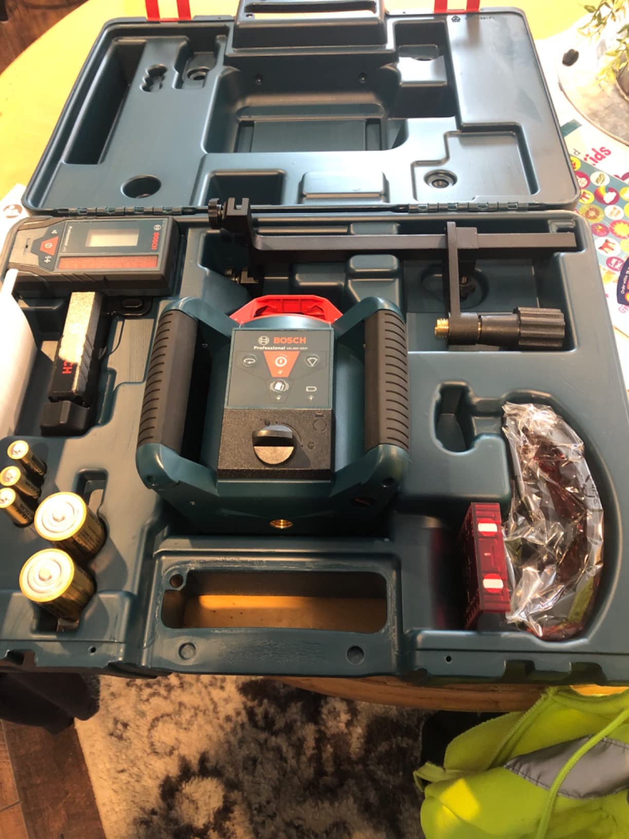 BOSCH GRL900-20HVK REVOLVE Self-Leveling Horizontal/Vertical Rotary Laser Kit, Includes Tripod, Grade Rod, Receiver, & Carrying Case customer photo 3