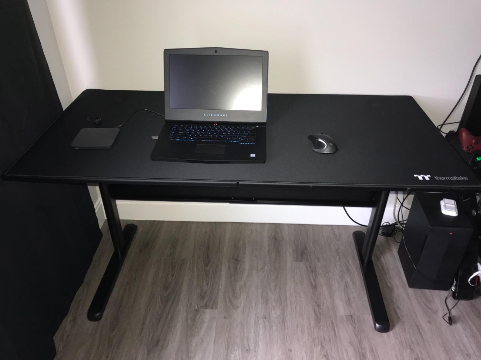 Thermaltake Tt Gaming Level 20 GT Battlestation Computer Gaming Desk, Adjustable Heights, Scratch Resistant Surface, Full-Sized Desk Mat, GD-LBS-BRHANX-01, Black customer photo 2