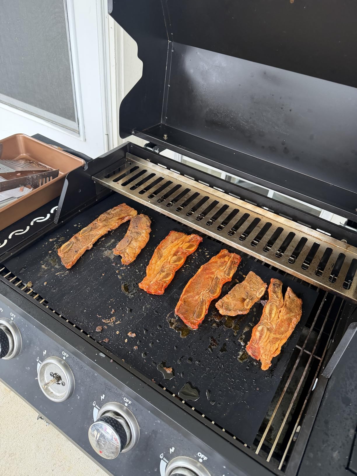 Dailyart Grill Mats for Outdoor Grill, Grill Mats Non Stick Set of 5 BBQ Grill Mat Baking Mats Teflon BBQ Grilling Accessories Reusable,Works on Gas, Charcoal, Electric Grill 15.75 x 13-Inch, Black customer photo 2