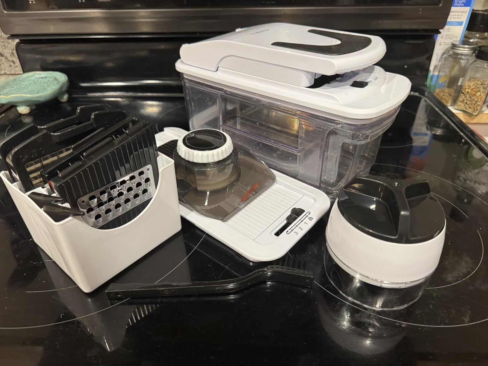 Fullstar XL Vegetable Chopper & Mandoline Slicer - Vegetable, Onion, Potato, Food, Veggie & Fruit Slicer, Dicer & Spiralizer with Pull-Out Catch Tray, Kitchen Gadgets & Gifts (6 in 1, Black/White) customer photo 2