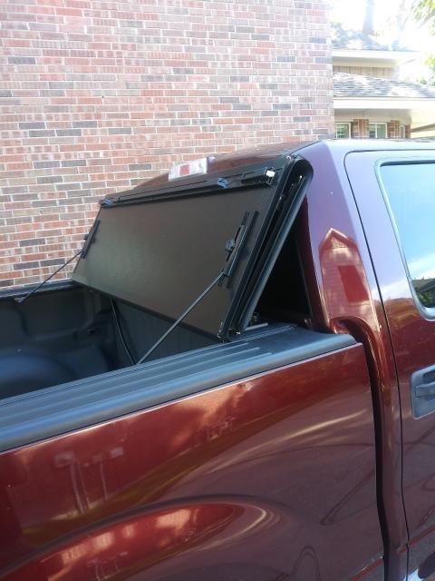 Gator EFX Hard Tri-Fold Truck Bed Tonneau Cover - Secure Cargo Protection - Sleek Low-Profile Tri-Fold Design - Fits 2004-2014 Ford F-150 - 5'7
