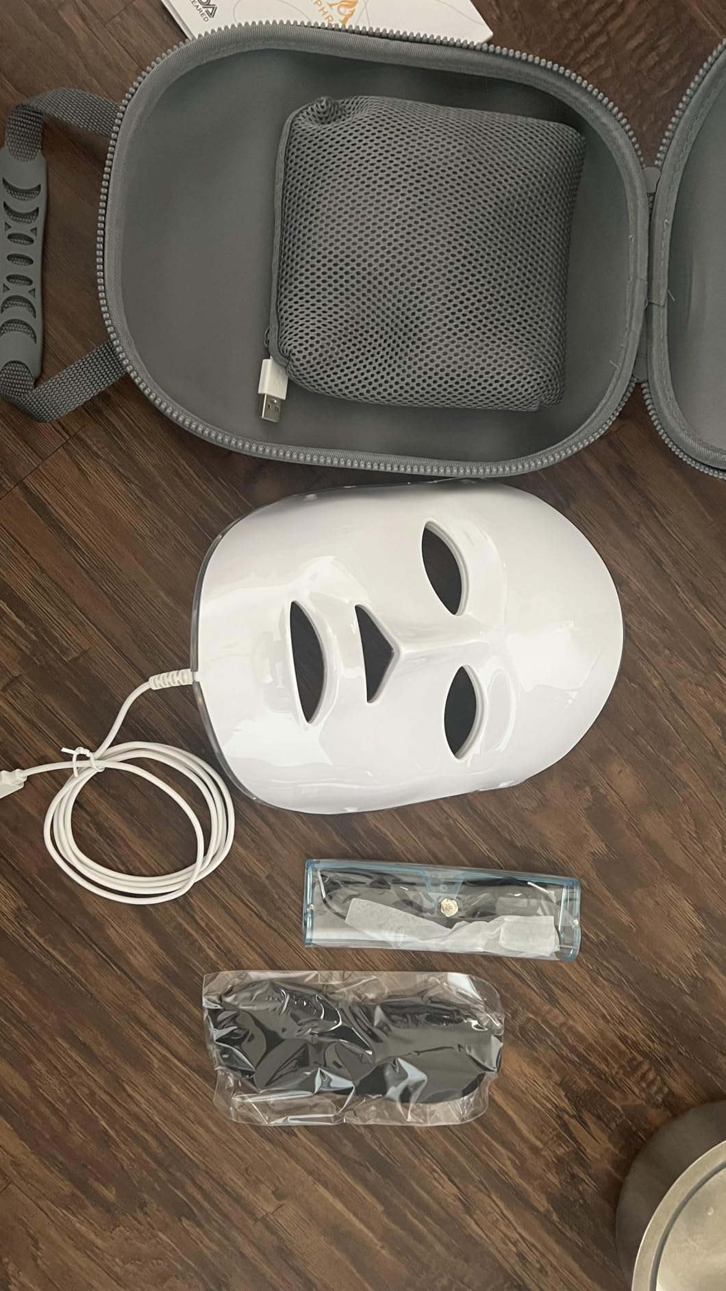 Aphrona FDA cleared LED Facial Skin Care Mask MOONLIGHT PRO 7 Color Treatment Photon Mask (White) customer photo 1