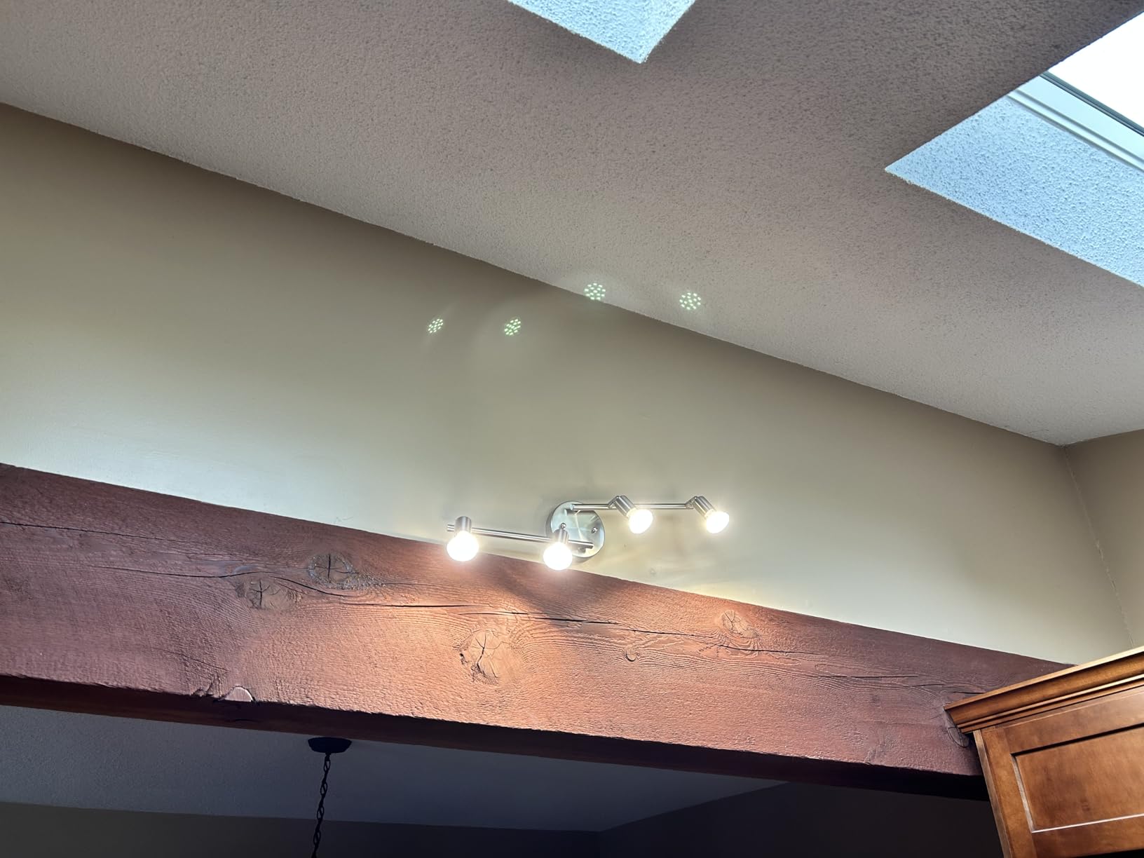 Unicozin LED 4 Light Track Lighting Kit, 24.8'' Matt Nickel 4 Way Ceiling Spot Lighting, Flexibly Rotatable Head, Modern Track Light Included 4 x LED GU10 Bulb (4W, Daylight White 5000K, 400LM) customer photo 1