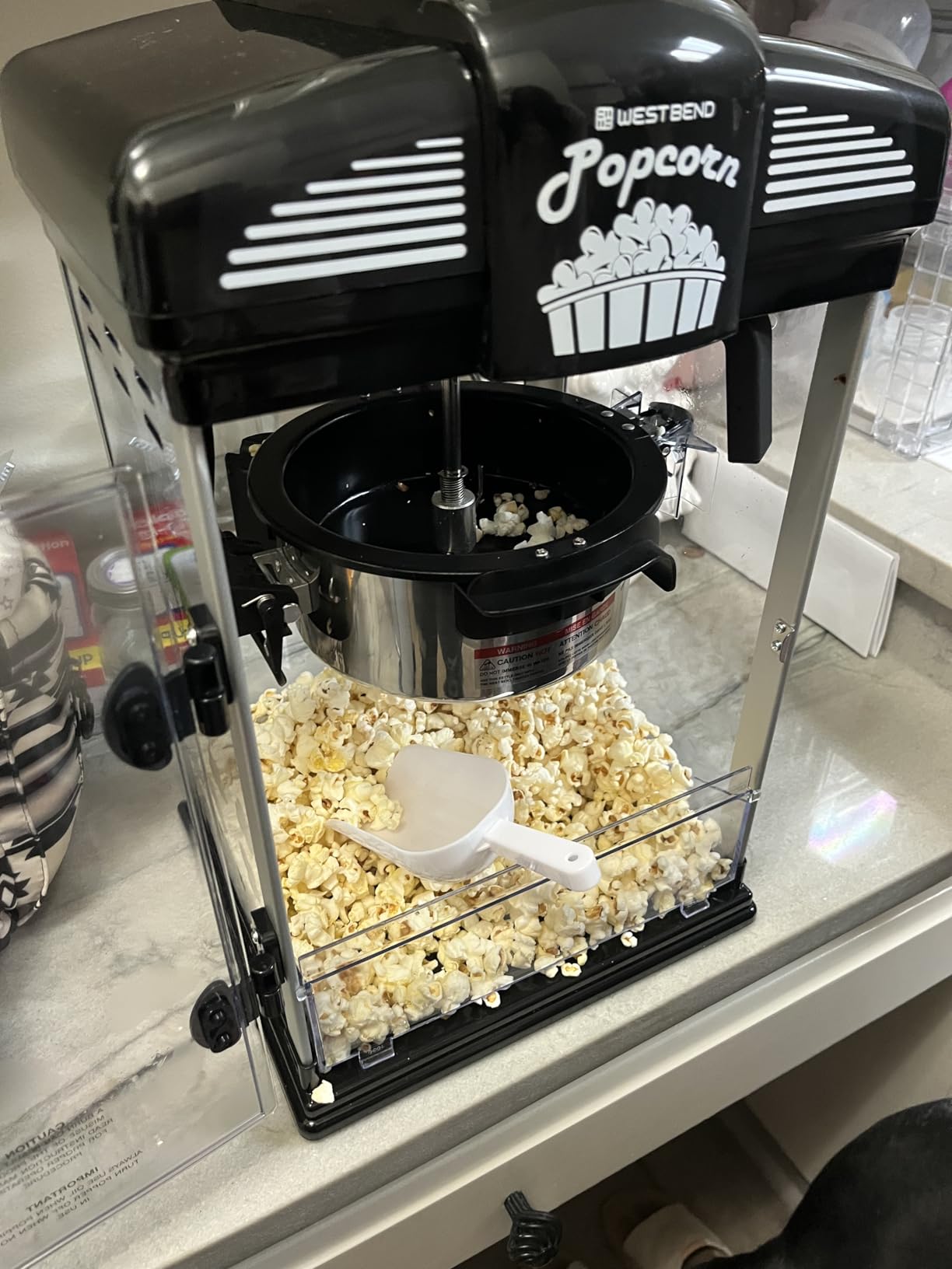 West Bend Stir Crazy Movie Theater Popcorn Popper, Gourmet Popcorn Maker Machine with Nonstick Popcorn Kettle, Measuring Tool and Popcorn Scoop for Popcorn Machine, 4 Qt., Black customer photo 1