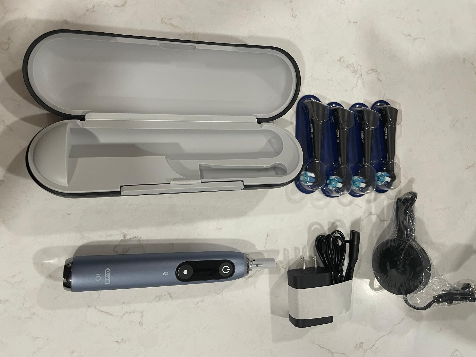 Oral-B Rechargeable Electric Toothbrush, iO9 Genius, 7 Cleaning Modes, Interactive Display, Charging Travel Case, Visible Pressure Sensor, 4 Brush Heads, Black customer photo 2