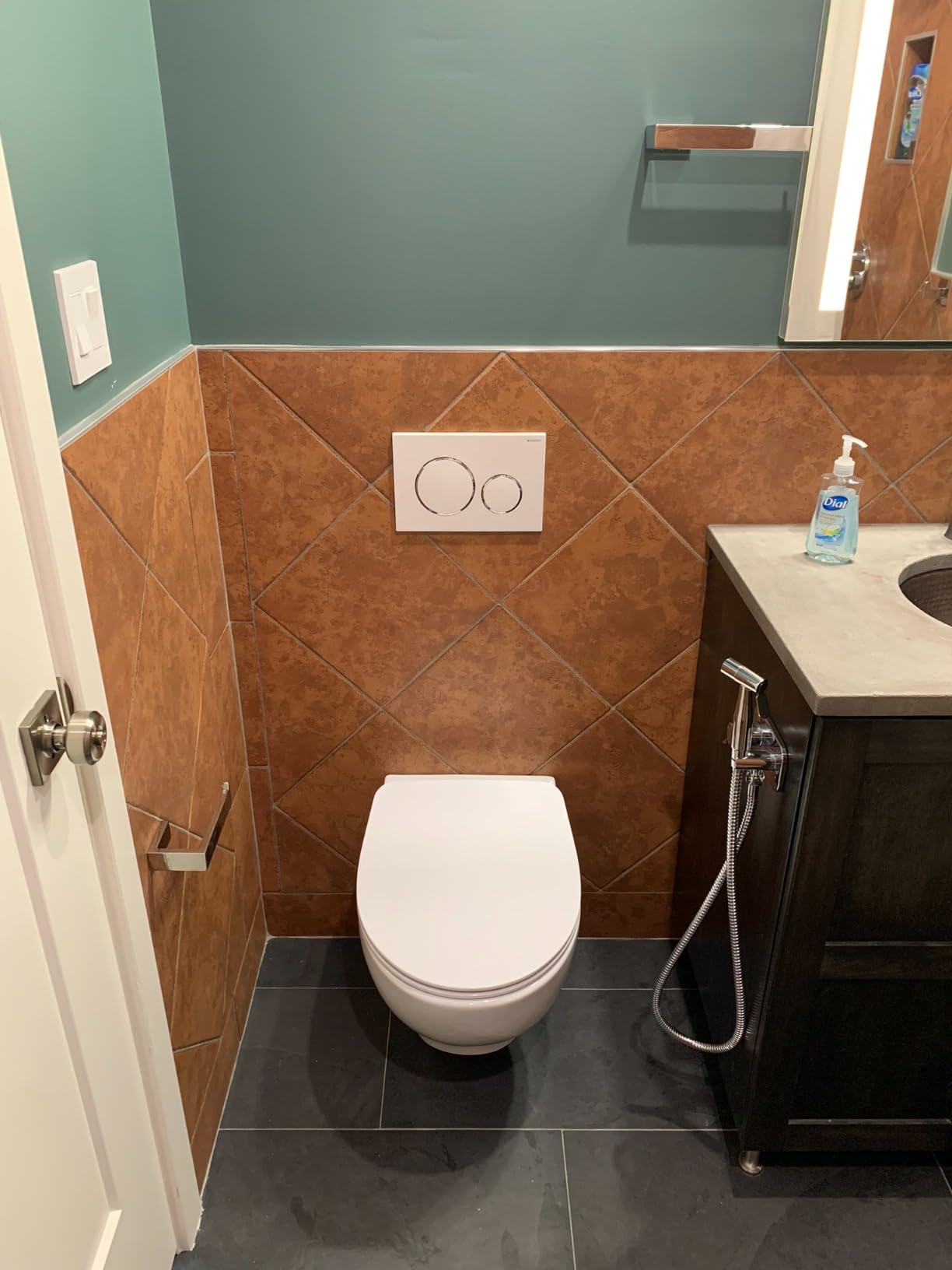 Fine Fixtures Vogue Wall hung toilet bowl 20