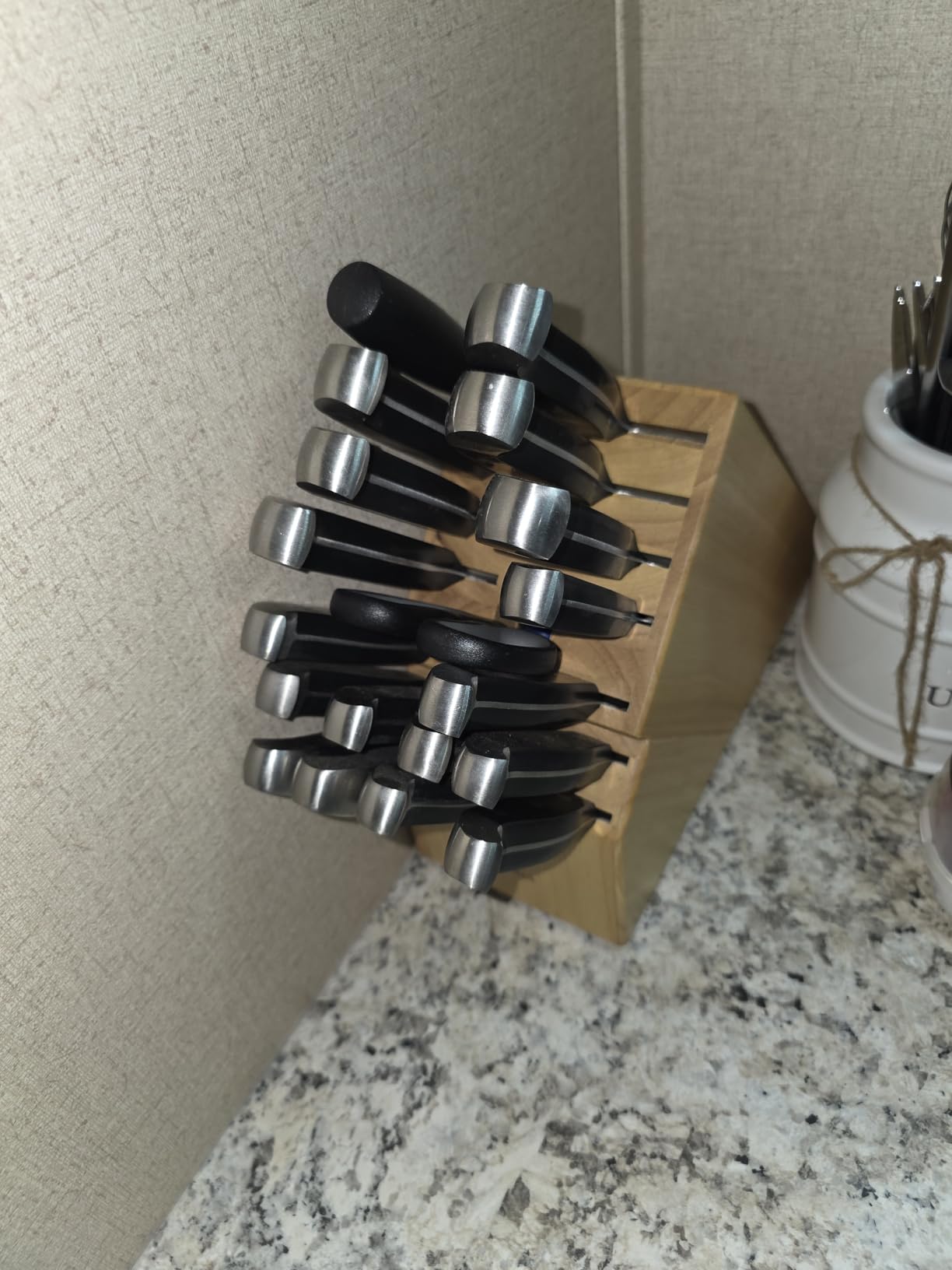 HENCKELS Statement Razor-Sharp 20-Piece Knife Set, Chef, Bread, German Engineered Knife Informed by over 100 Years of Mastery, Brown Block customer photo 1