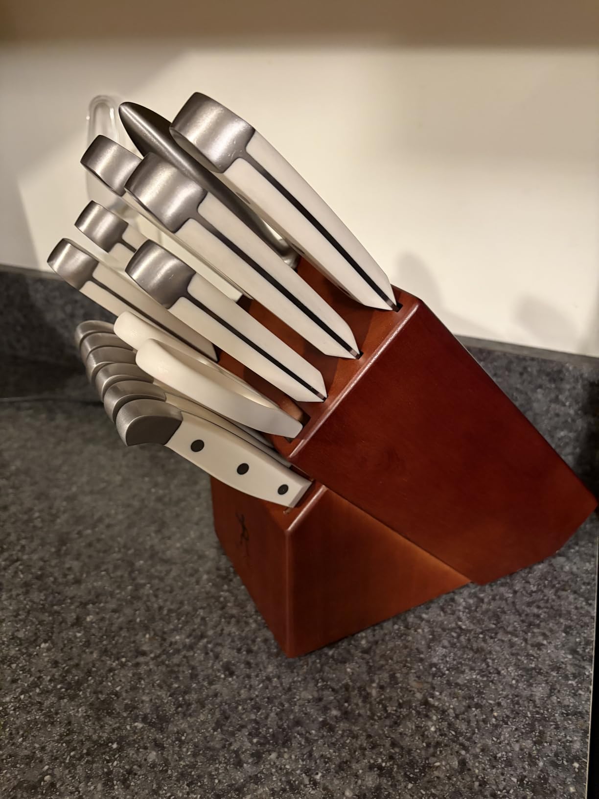 HENCKELS Statement Razor-Sharp 20-Piece Knife Set, Chef, Bread, German Engineered Knife Informed by over 100 Years of Mastery, Brown Block customer photo 2