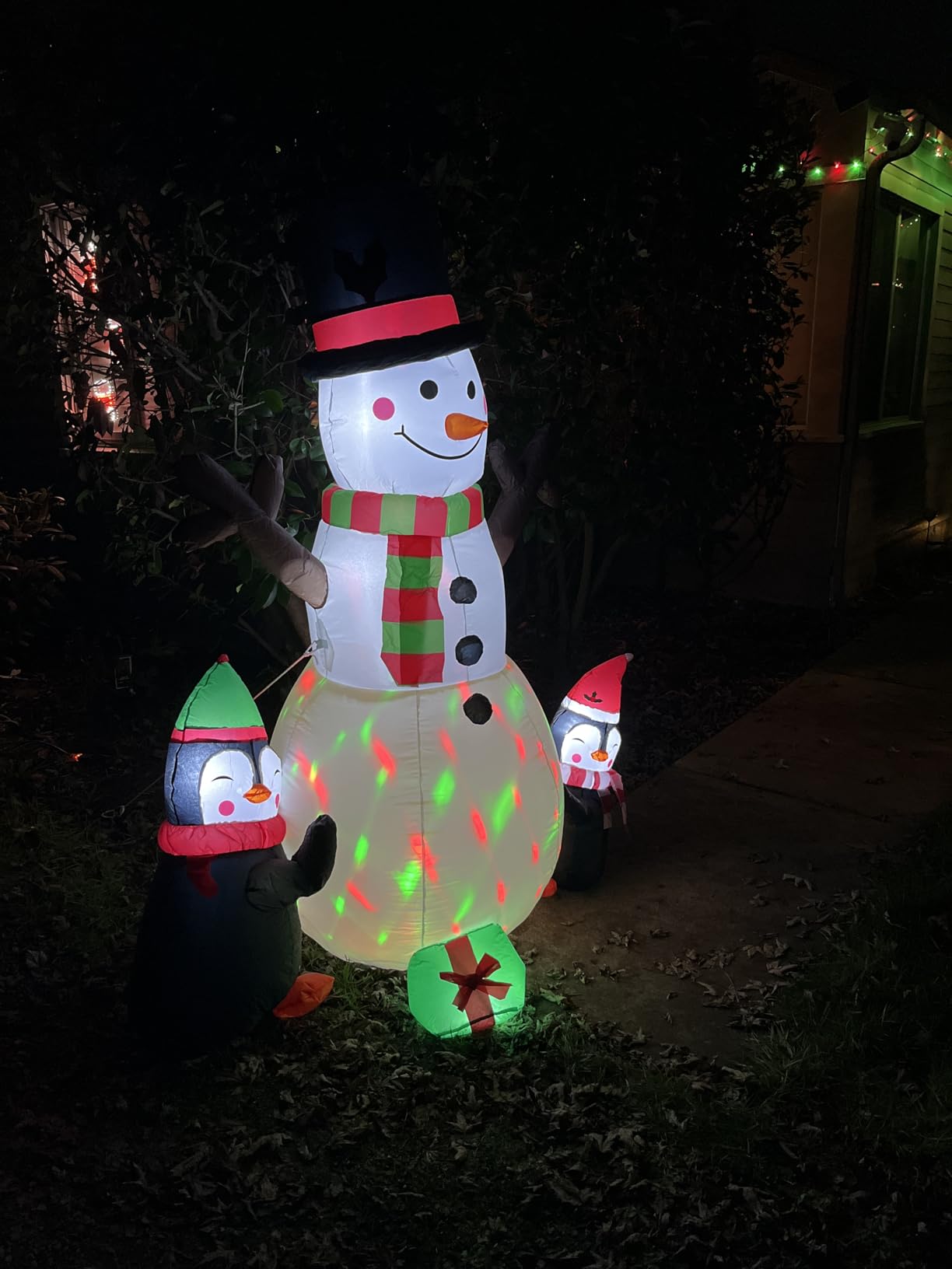 OurWarm 6ft Christmas Inflatables Christmas Decorations Outdoor, Inflatable Snowman Penguin Blow Up Yard Decorations with Rotating LED Lights for Indoor Outdoor Christmas Decorations Yard Garden Decor customer photo 1