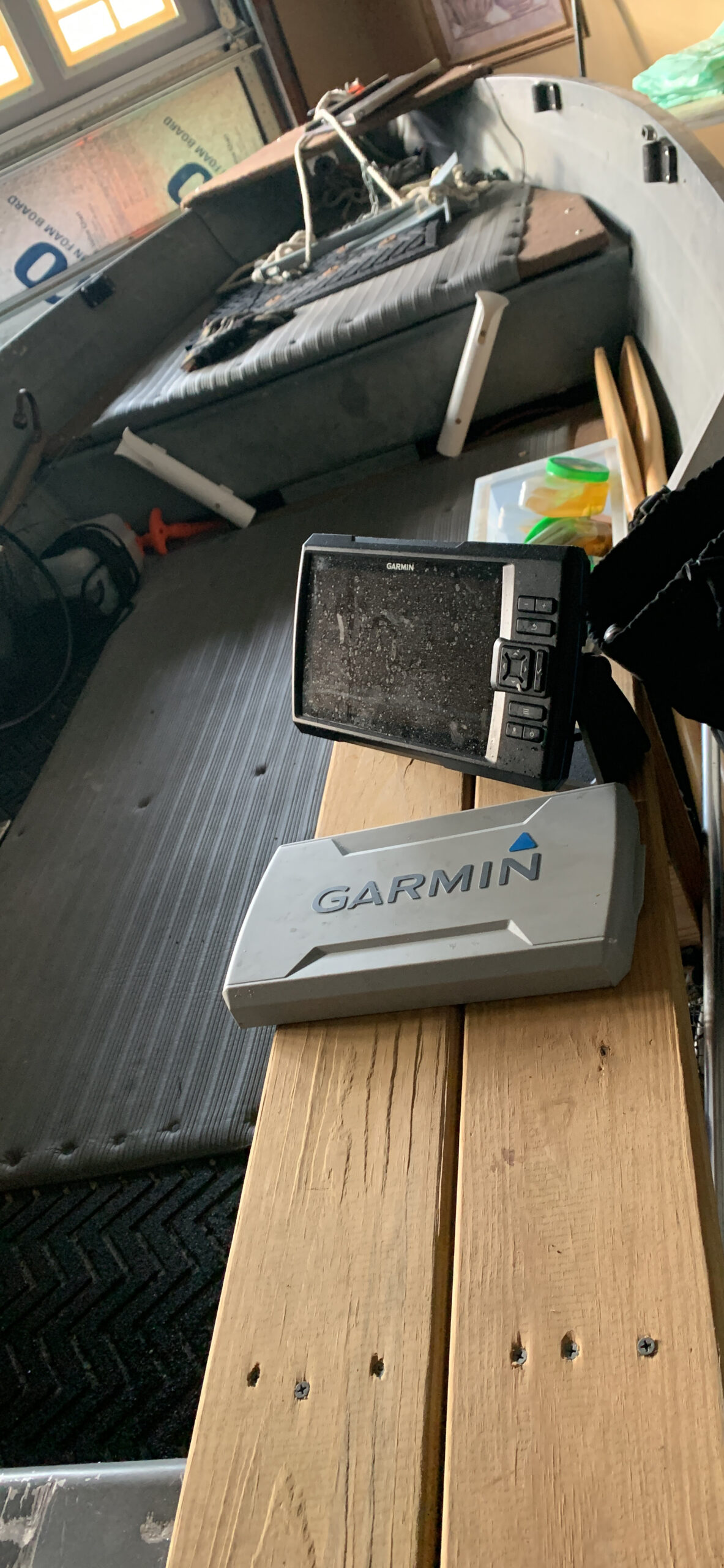 Garmin Striker Vivid 9sv, Easy-to-Use 9-inch Color Fishfinder and Sonar Transducer, Vivid Scanning Sonar Color Palettes (010-02554-00) customer photo 1