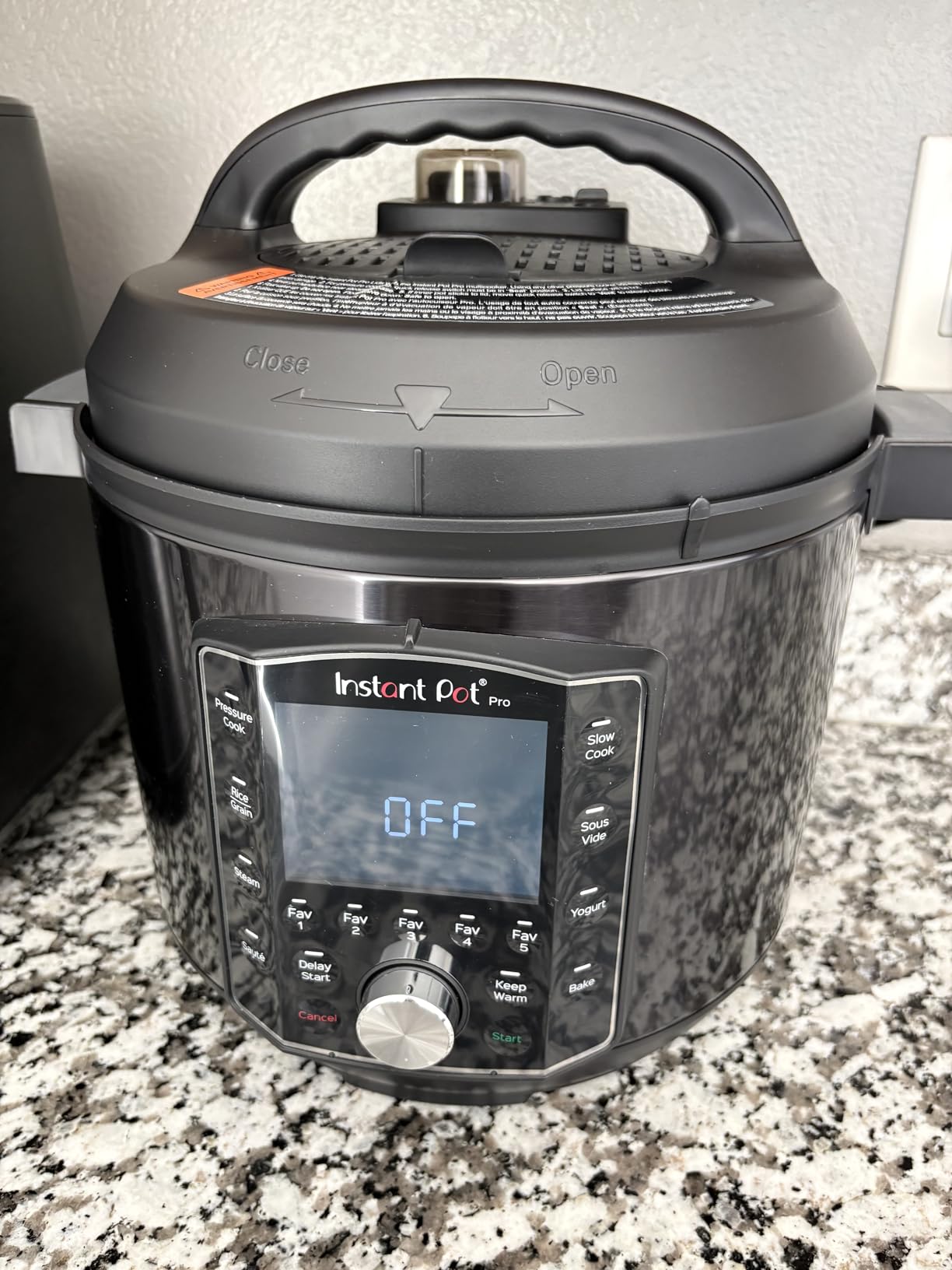 Instant Pot Pro (8 QT) 10-in-1 Pressure Cooker, Slow Cooker, Rice/Grain Cooker, Steamer, Saute, Sous Vide, Yogurt Maker, Sterilizer, and Warmer, Includes App with Over 800 Recipes, Black customer photo 2