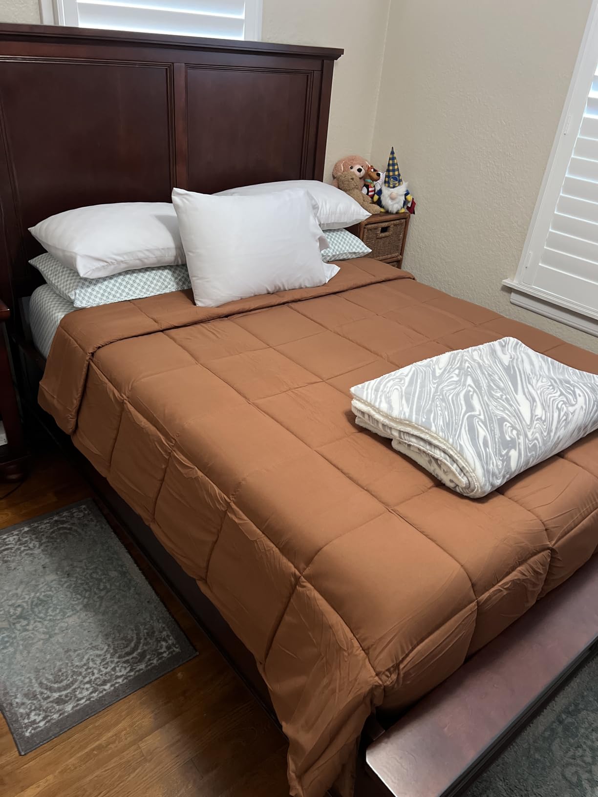 HYLEORY Queen Comforter, All Season Down Alternative Duvet Insert, Cooling Quilted Bed Comforter with Corner Tabs, Dark Grey customer photo 2