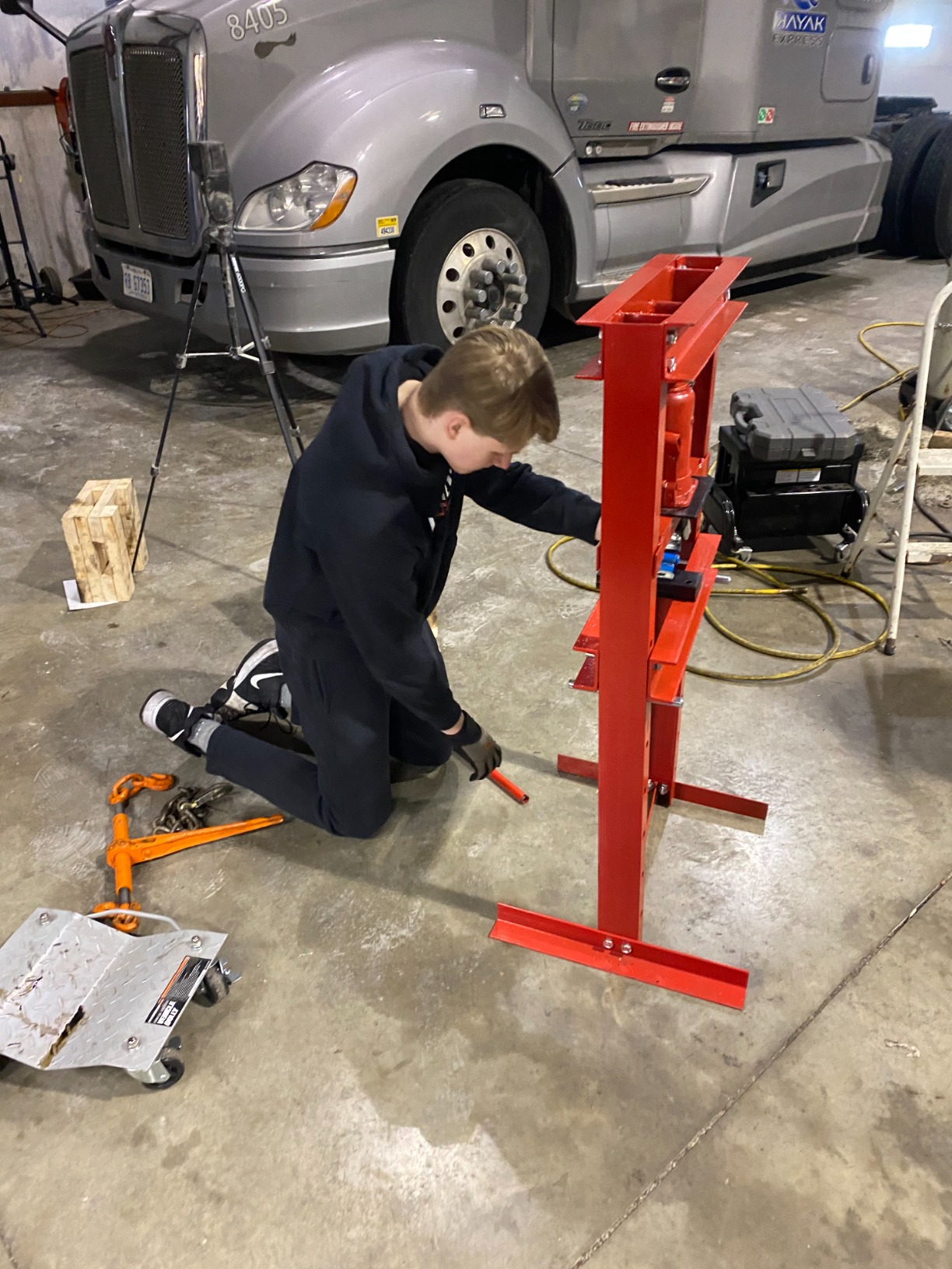 12 Ton Hydraulic Shop Floor Press, Steel H-Frame Shop Press with Steel Plates Adjustable Working Table, Floor Stand Jack customer photo 1