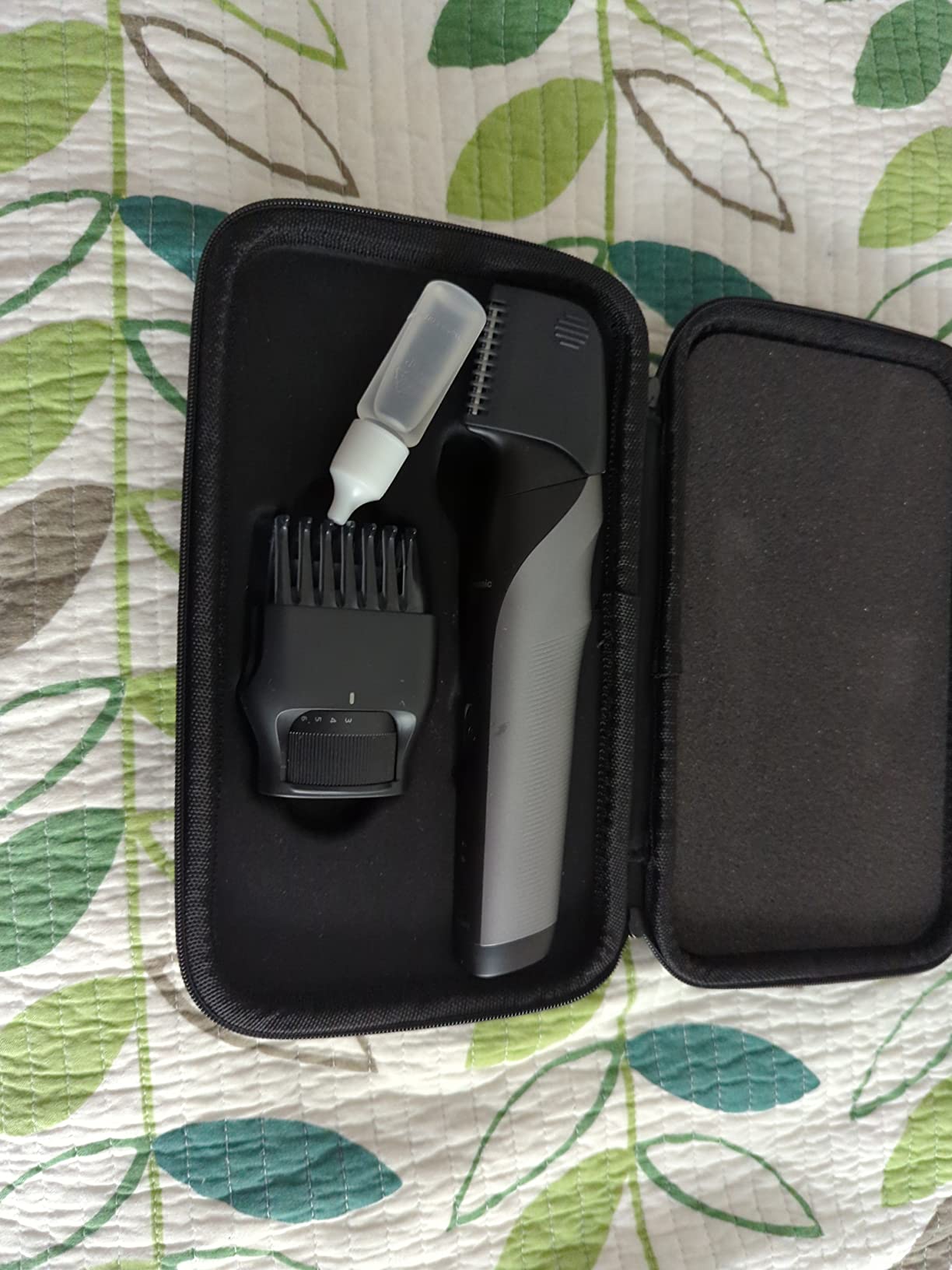 Panasonic Body Groomer for Men and Women, Unisex Wet/Dry Cordless Electric Body Hair Trimmer with 2 Comb Attachments, Multi-Directional Shaving in Sensitive Areas - ER-GK80-S (Black) customer photo 1