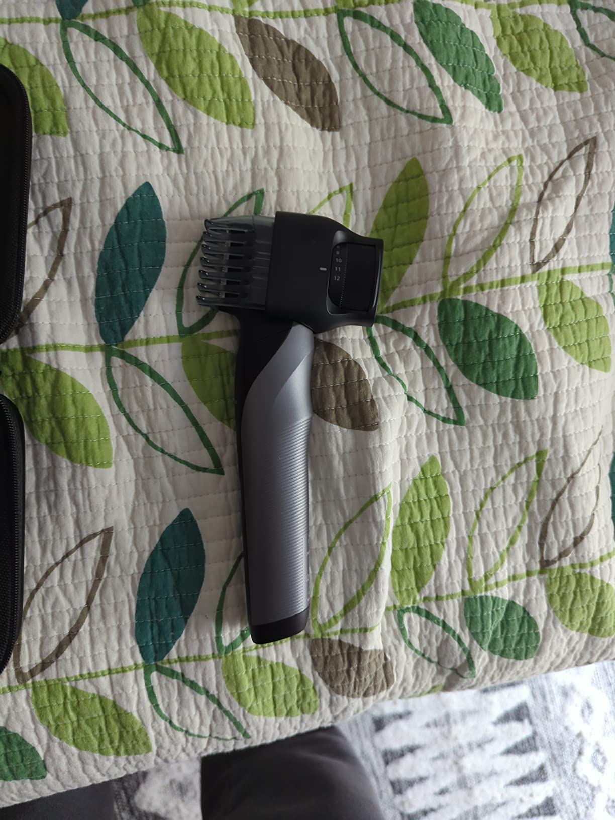 Panasonic Body Groomer for Men and Women, Unisex Wet/Dry Cordless Electric Body Hair Trimmer with 2 Comb Attachments, Multi-Directional Shaving in Sensitive Areas - ER-GK80-S (Black) customer photo 2