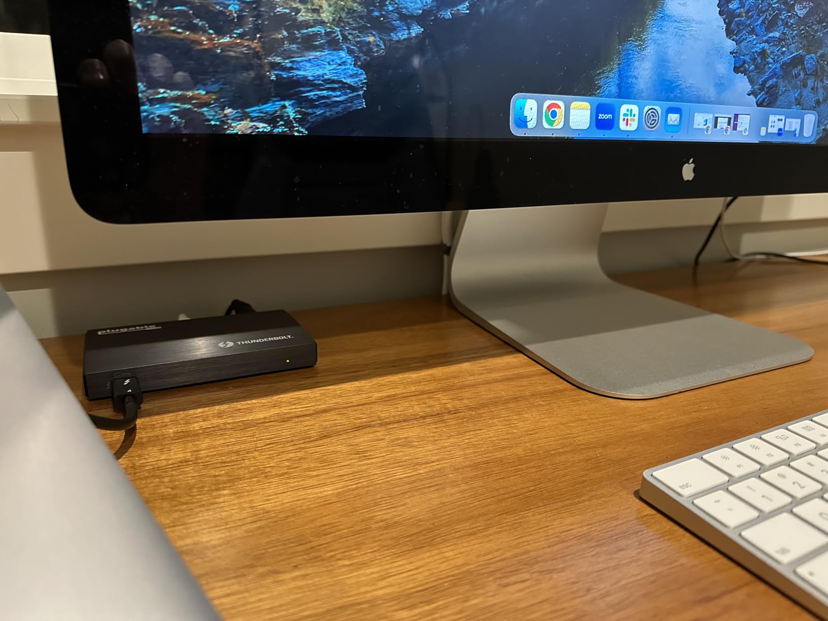 Plugable Thunderbolt 4 Hub | 60W Laptop Charging | 3X Thunderbolt 4 Ports | Dual 4K/Single 8K Displays | USB4 Compatibility - TBT4-HUB3C customer photo 1