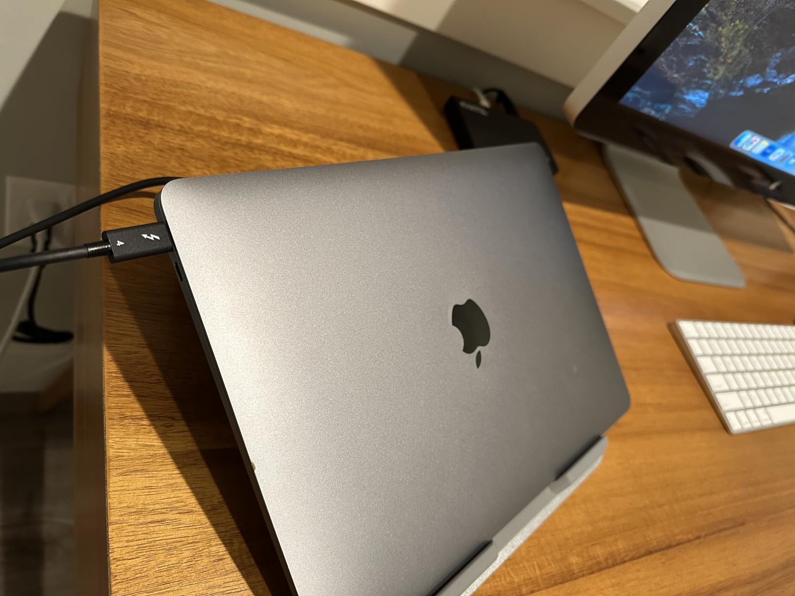 Plugable Thunderbolt 4 Hub | 60W Laptop Charging | 3X Thunderbolt 4 Ports | Dual 4K/Single 8K Displays | USB4 Compatibility - TBT4-HUB3C customer photo 2