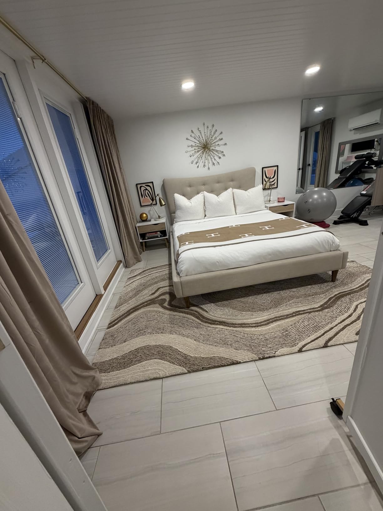 SAFAVIEH Fifth Avenue Collection Area Rug - 6' x 9', Beige & Ivory, Handmade Mid-Century Modern Abstract New Zealand Wool, Ideal for High Traffic Areas in Living Room, Bedroom (FTV121B) customer photo 1