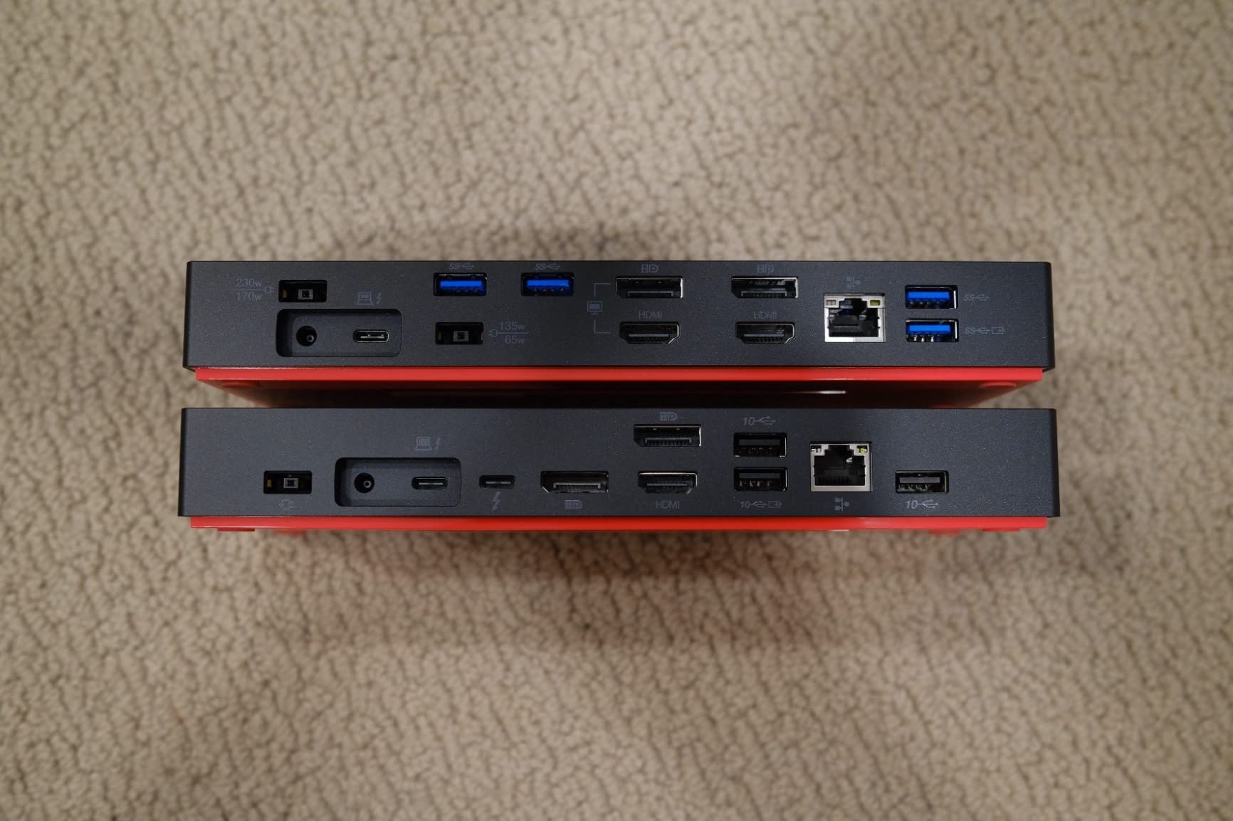 Lenovo ThinkPad Universal Thunderbolt 4 Dock, 4 Displays, Dynamic Power Charging up to 100W, Black customer photo 1