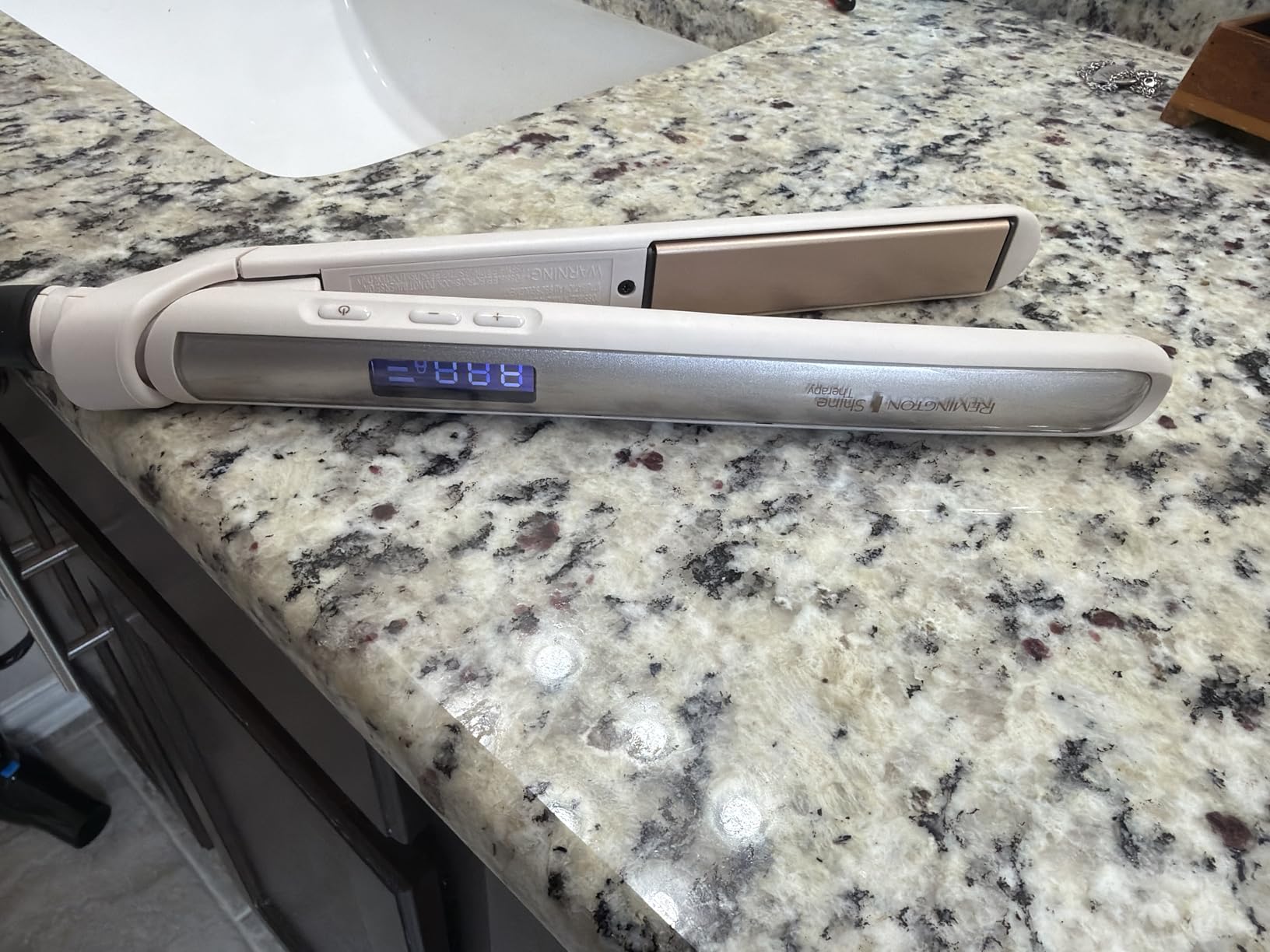 Remington Shine Therapy 2 inch Hair Straightener, Flat Iron Infused with Argan Oil & Keratin, Professional Ceramic Flat Iron for Less Frizz, Shiny & Smooth Hot Styling Tools customer photo 1