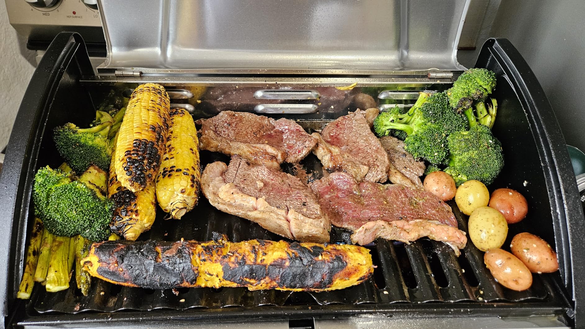 Cuisinart Grillster Portable Gas Grill, Stainless Steel Compact BBQ Grill with Locking Lid for Easy Transport, 8000 BTU Propane Grill with Dishwasher Safe Cooking Grate customer photo 2