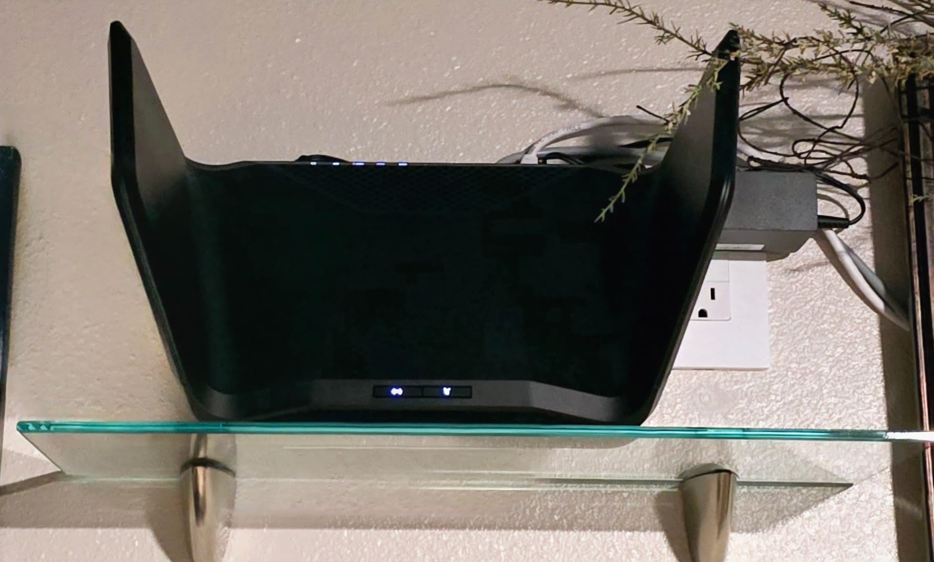 NETGEAR Nighthawk Tri-Band WiFi 6E Router (RAXE300) - AXE7800 Wireless Gigabit Speed, New 6GHz Band, 8-Streams, Covers 2,500 sq. ft. customer photo 2
