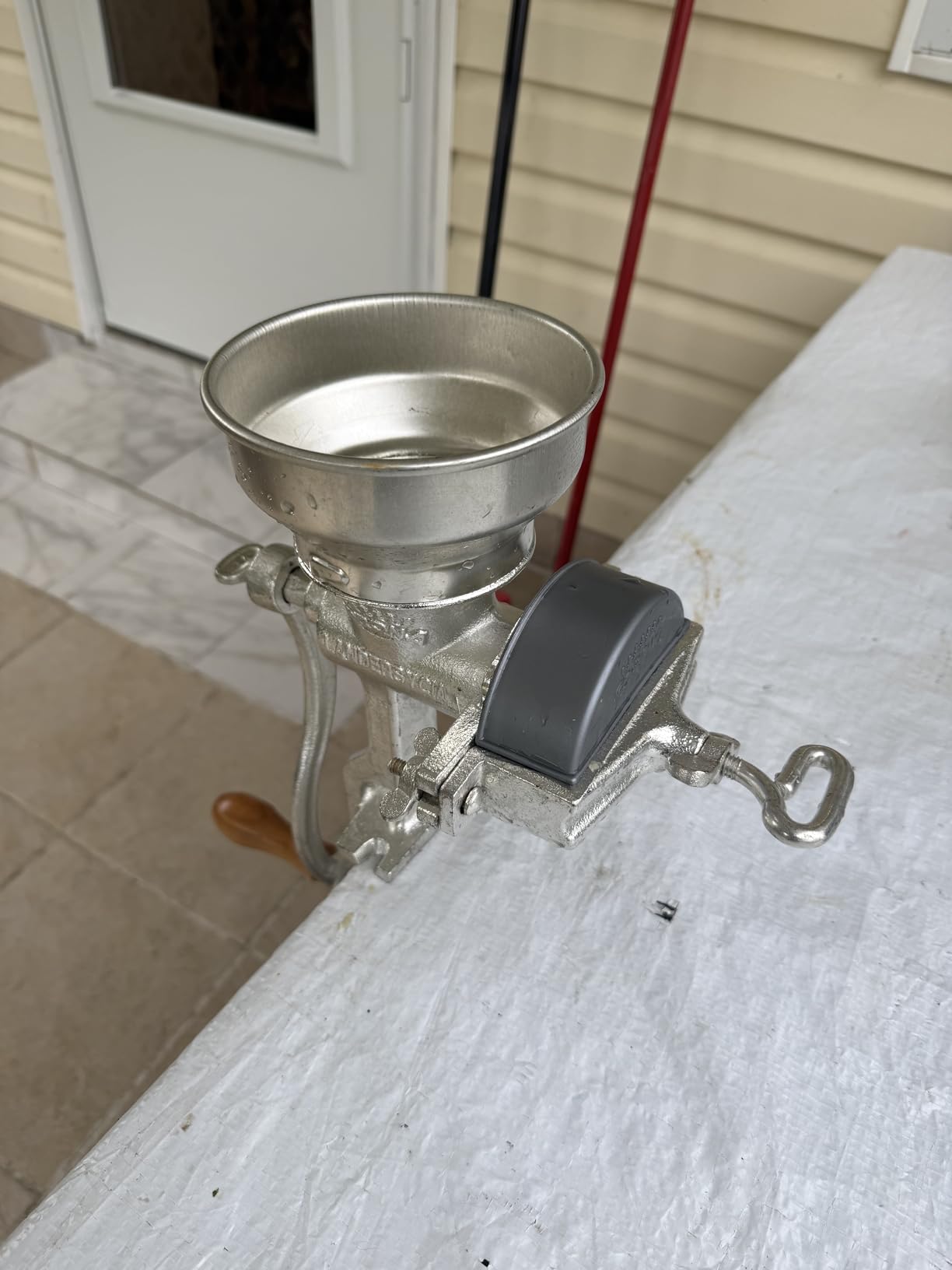 Corona Manual Grain Mill, Cast Iron Corn Grinder with Hand Crank for Corn, Wheat, Rice, Coffee & Spices, Adjustable Flour Mill for Home Kitchen Use customer photo 1