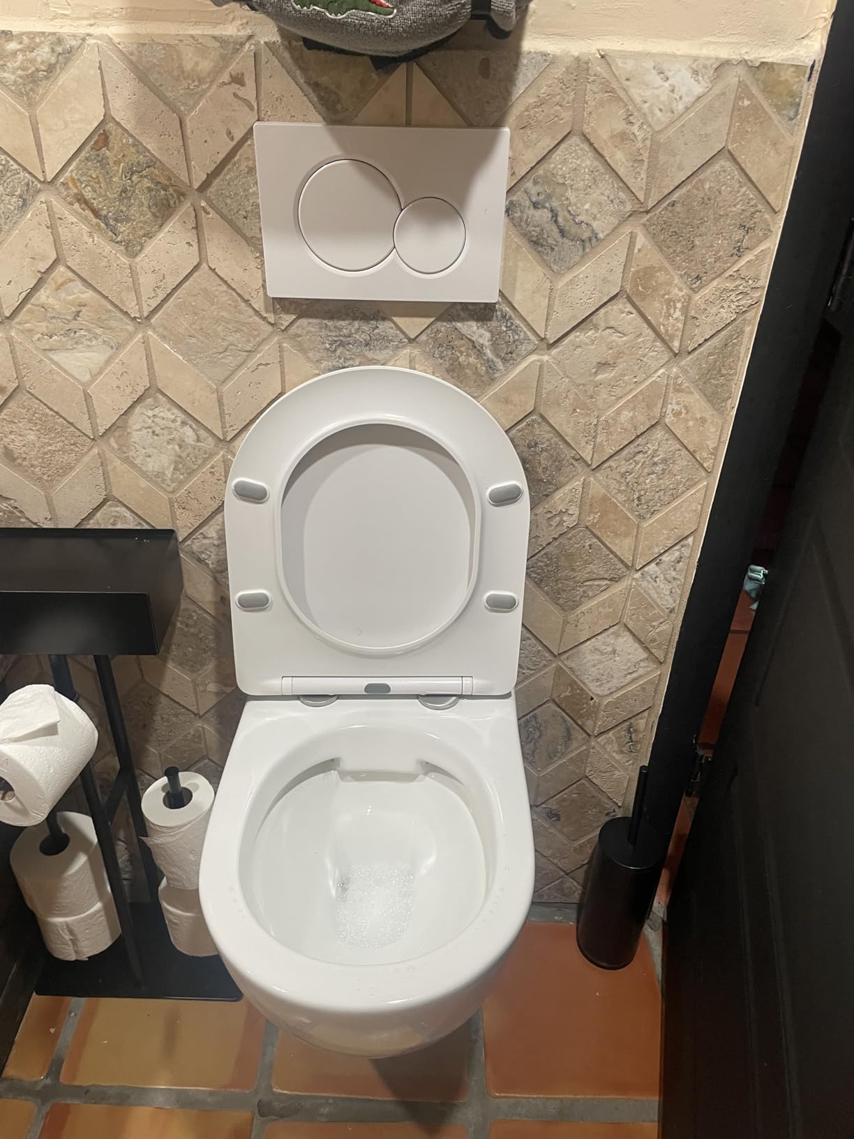 WinZo WZ5922 Rimless Wall Hung Toilet Bowl Modern Compact Design Mounted Water Closet,White customer photo 1