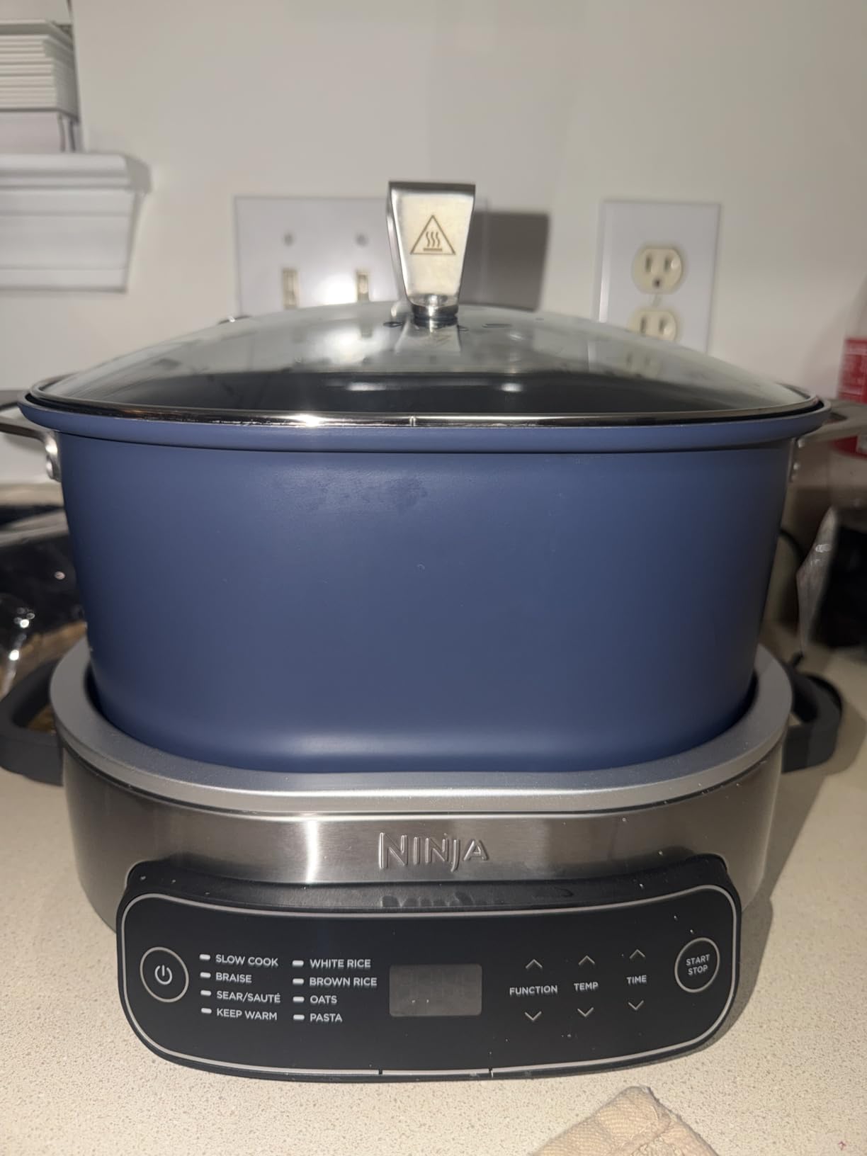 Ninja 14-in-1 PossibleCooker PRO | 8.5qt, Sous Vide, Proof, Bake, & Steam Multicooker | Slow Cooker, Dutch Oven | Glass Lid & Integrated Spoon | Nonstick, Oven Safe Pot 500°F | Sea Salt Gray | MC1001 customer photo 2