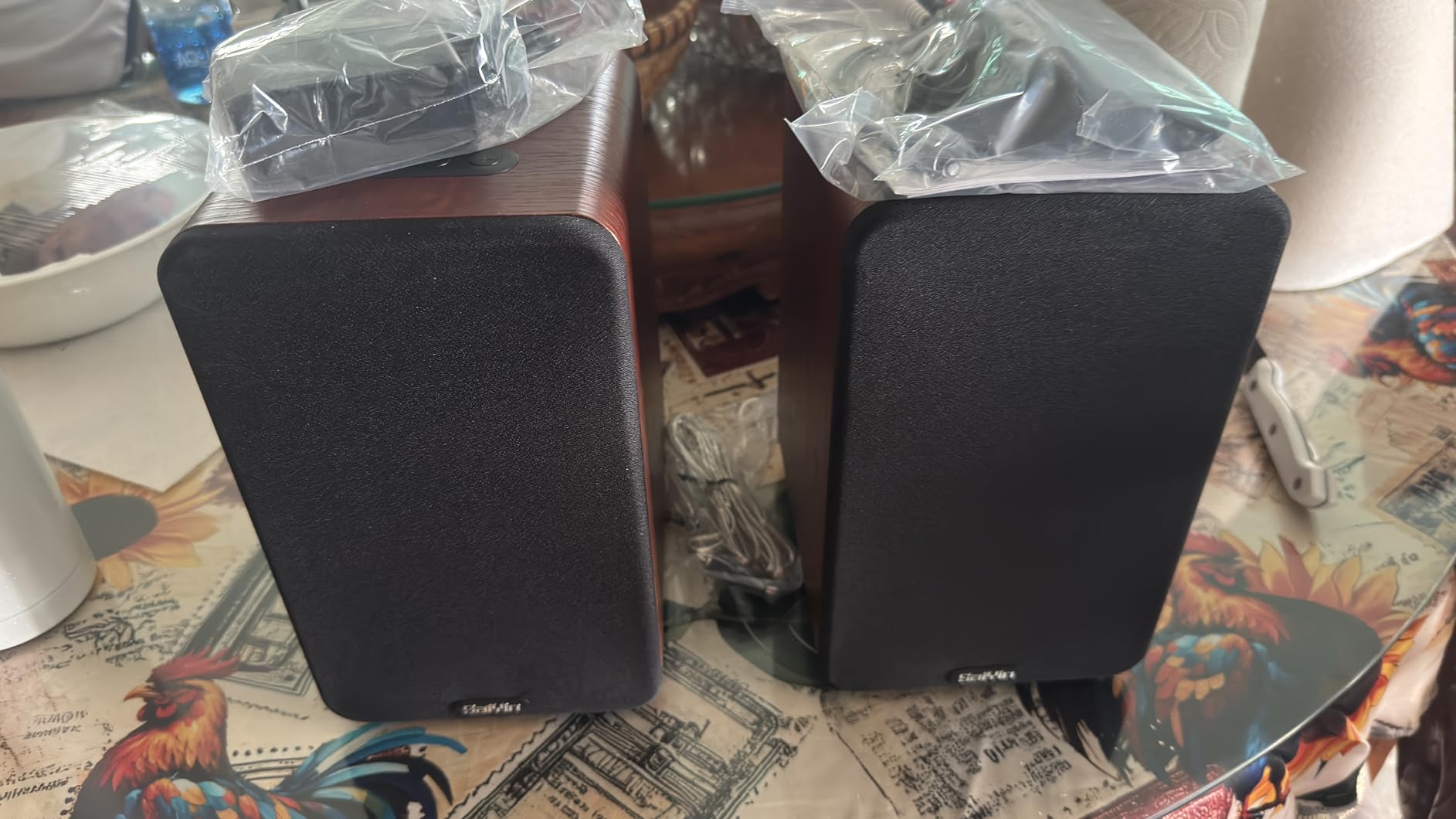 Saiyin Bluetooth Bookshelf Speakers, 40W X 2 Powered TV Speakers with 4 Inch Woofer, Turntable Speakers with Optical/AUX Input/Subwoofer Line Out for PC and TVs customer photo 1