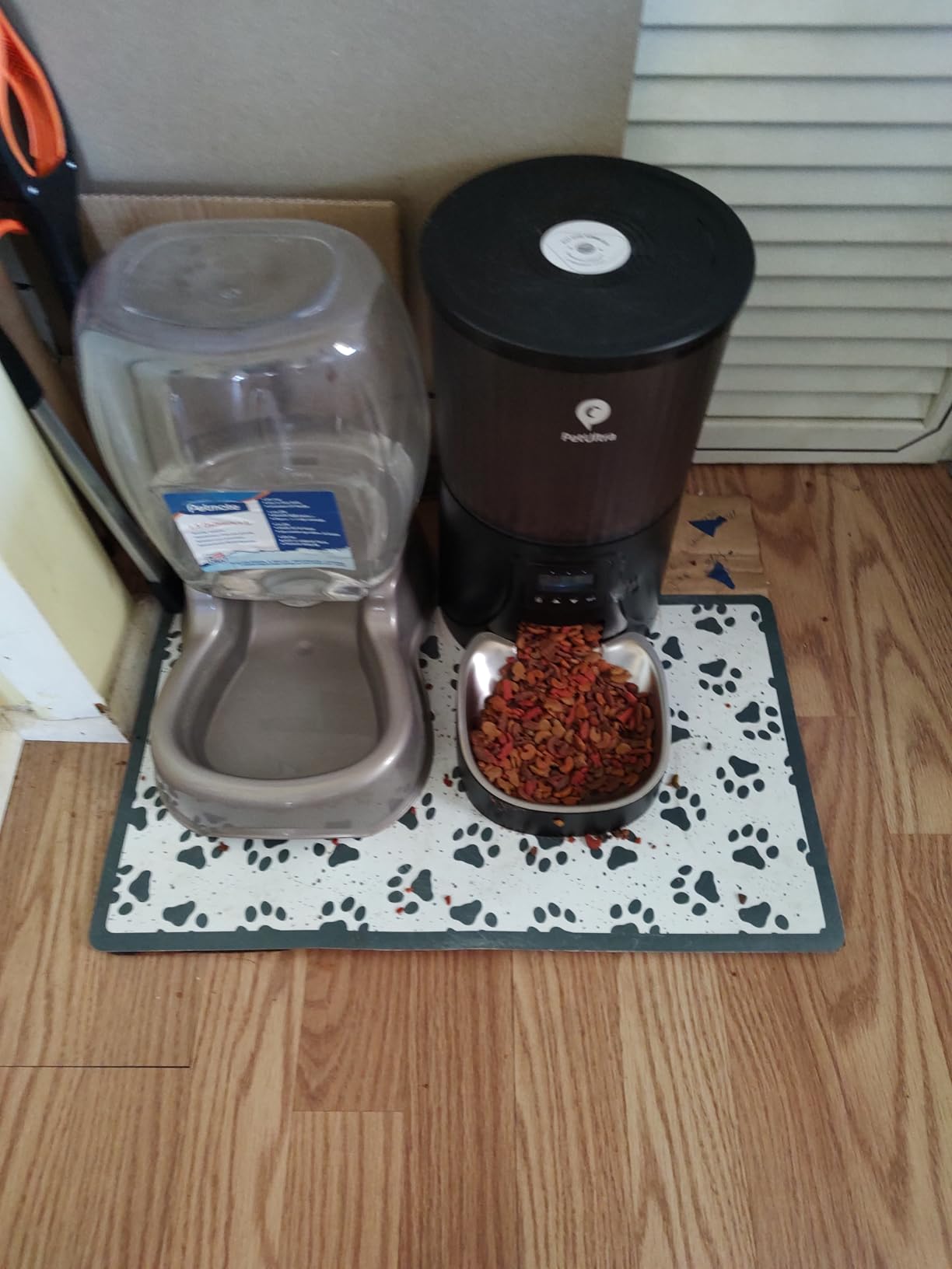 PETULTRA Automatic Cat Feeder: 4L Timed Cats Food Dispenser Programmable 1-6 Meal for Cat and Small Medium Dog- Auto Pet Feeder Easy to Set Up Dual Power Supply with Desiccant Bag| Detachable Washable customer photo 2