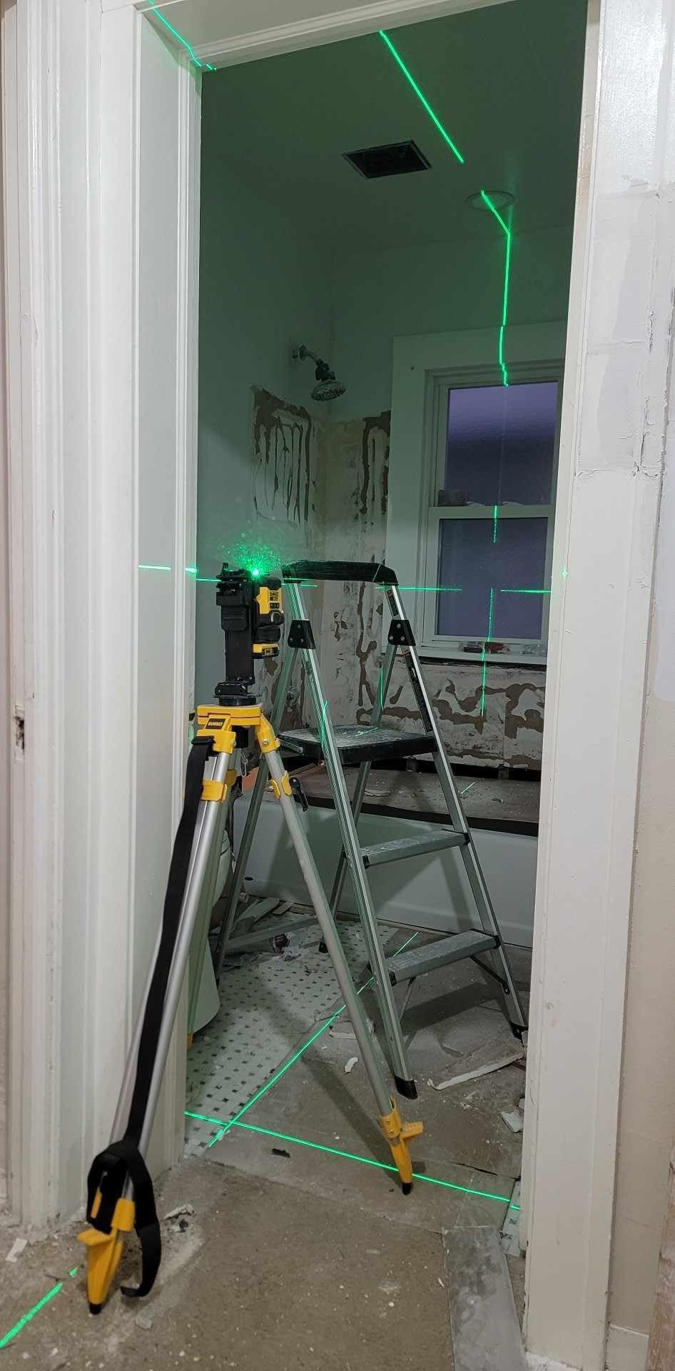 DEWALT 20V MAX Laser Level Kit, Cross Line Laser, 3x360, Green (DCLE34031D1) customer photo 1
