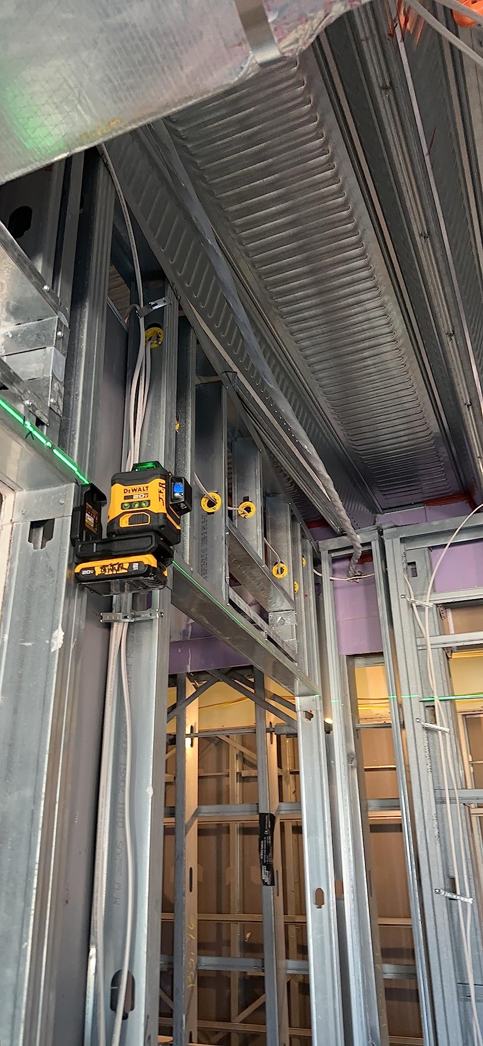 DEWALT 20V MAX Laser Level Kit, Cross Line Laser, 3x360, Green (DCLE34031D1) customer photo 2