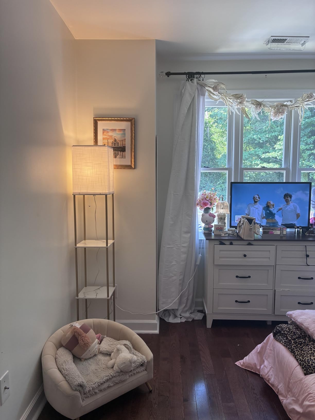 Floor Lamp with Shelves for Living Room, Shelf Floor Lamp with 3 CCT LED Bulb, Corner Display Standing Column Lamp Etagere Organizer Tower Nightstand with White Linen Shade for Bedroom, Office customer photo 2