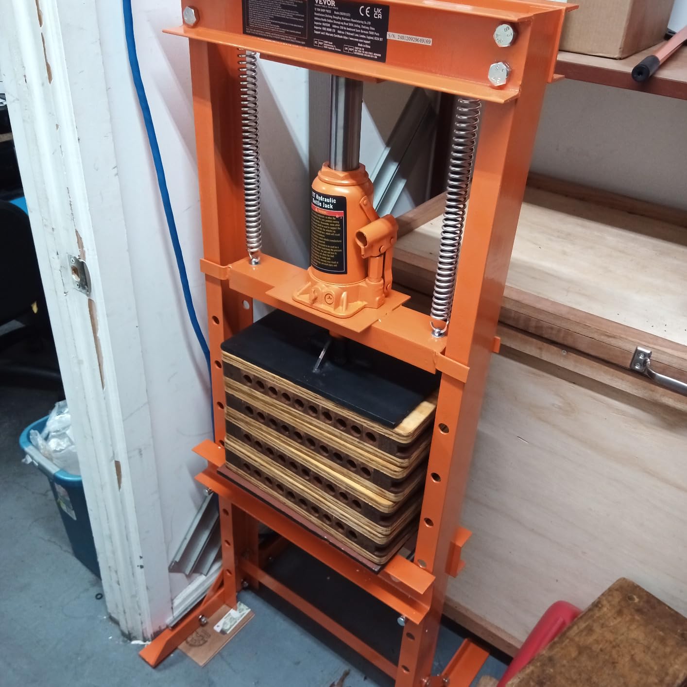 VEVOR Hydraulic Shop Press, 12 Ton/26000lbs, H-Frame, 4-Hold Adjustable Height, with Movable Plates, Orange customer photo 2