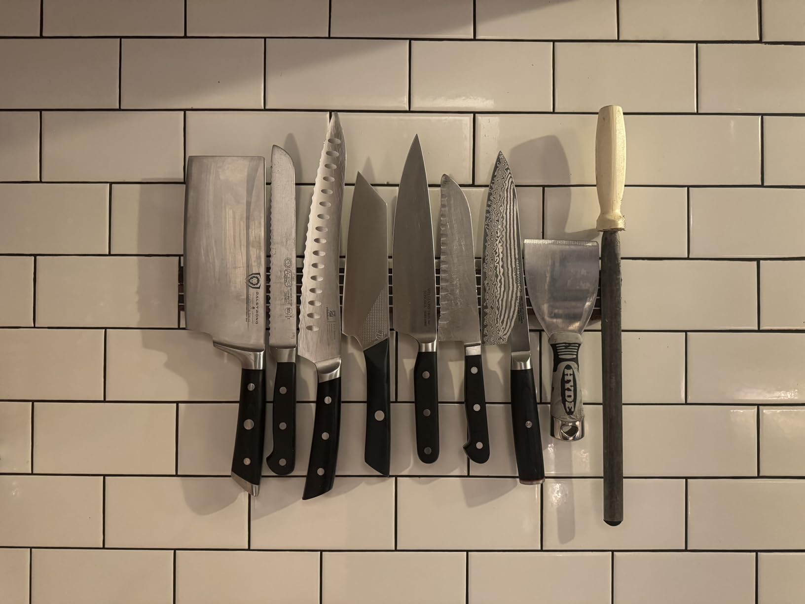 Piklohas Resharpenable Bread Knife 10 Inch Serrated Sourdough Knife with Offset Handle customer photo 1