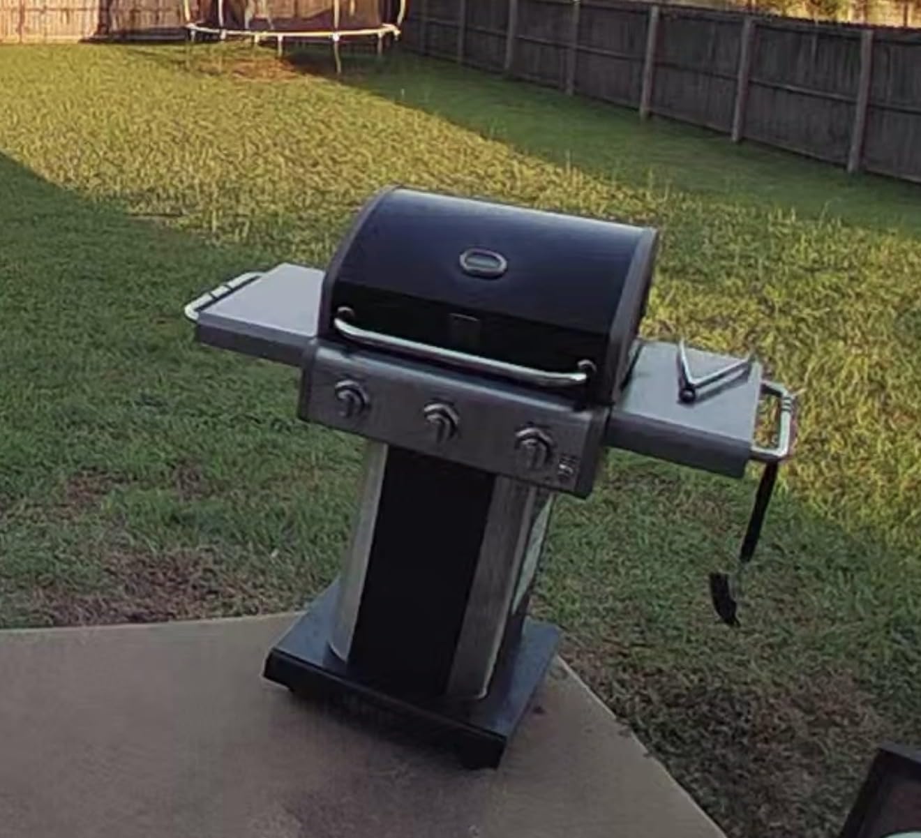Cuisinart 3-Burner Gas Grill with Foldable Side Tables, Cast Iron Cooking Grates, Warming Rack, Hooks for BBQ Grilling Tools, Propane Gas Barbecue Grill, 30,000 BTUs, Black with Copper Accent customer photo 1