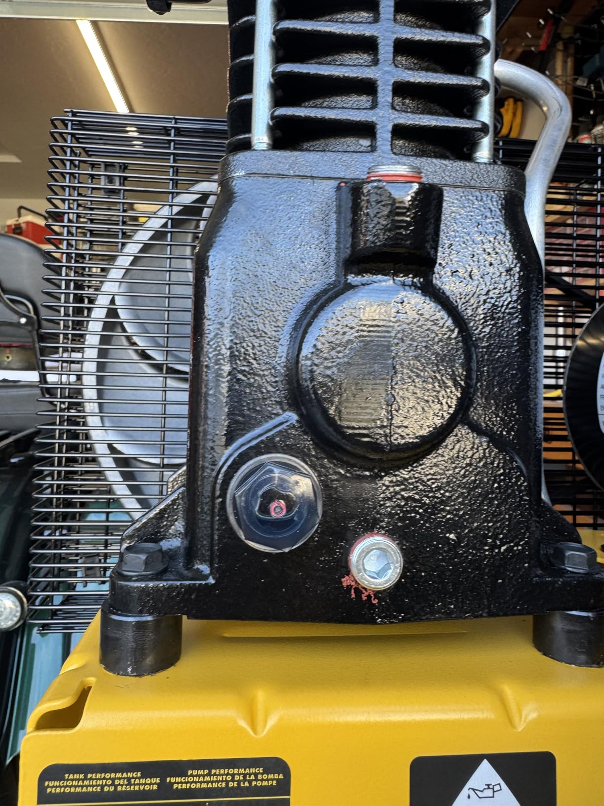 DEWALT 25 Gallon Vertical Air Compressor, Portable, Oil Lubed, Belt Drive, 200 Max PSI customer photo 2