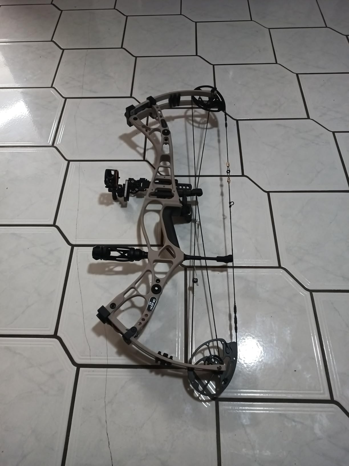 Sanlida Dragon 10 Flagship Top of The Line Hunting Compound Bow Kit, IBO Speed 340 FPS, Limited Life-time Warranty, RH Only customer photo 1