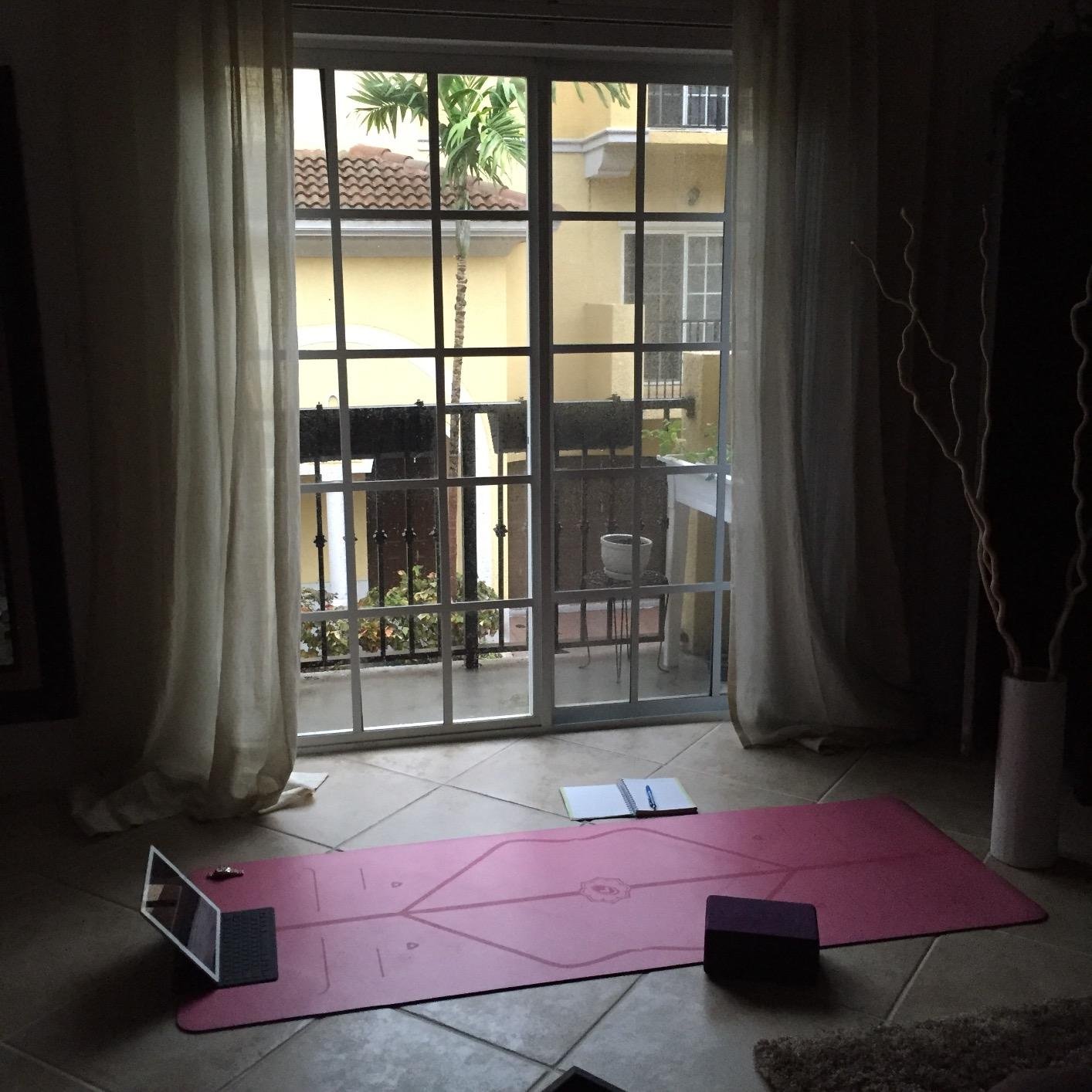 Liforme Original Yoga Mat - Patented Alignment System, Warrior-like Grip, Non-slip, Eco-friendly, sweat-resistant customer photo 1