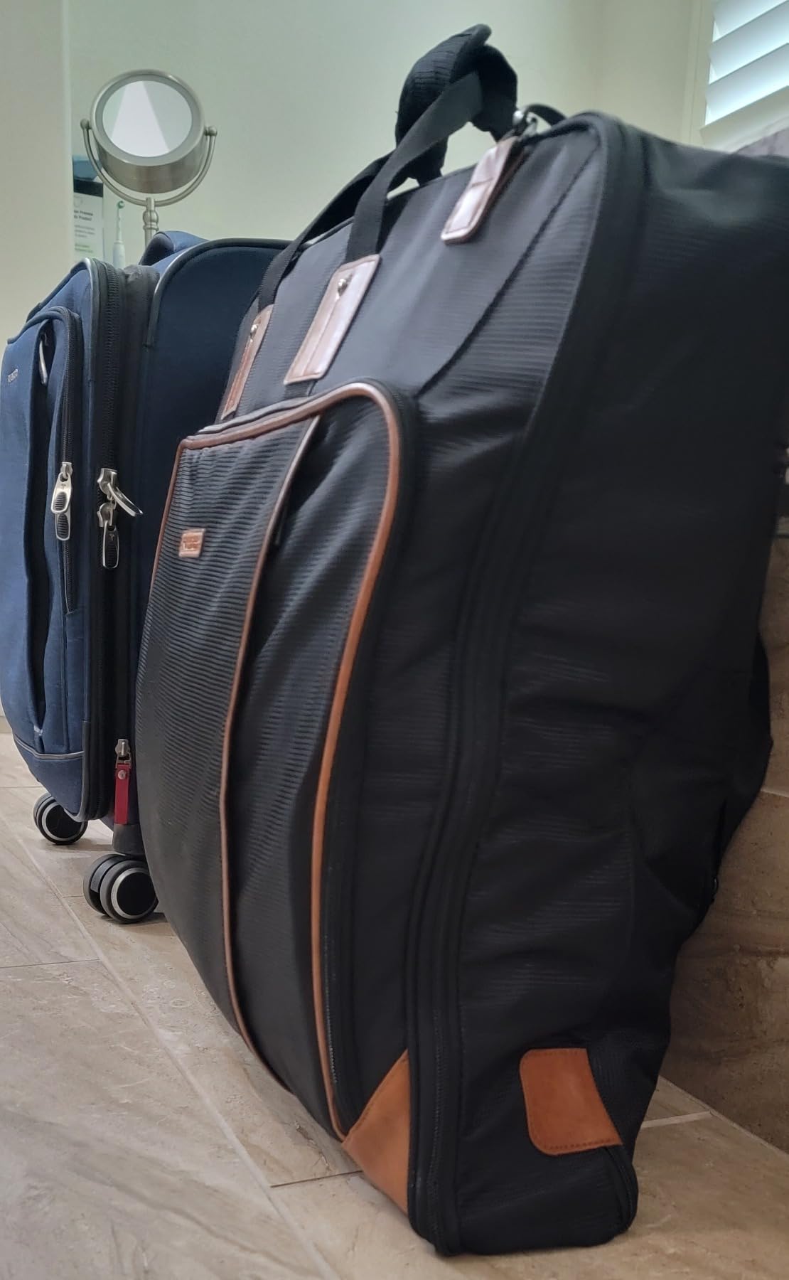 Garment Bag for Travel, Large Carry On Suit Bag for Business Up to 3 Suits, Wrinkle Free Garment Bag with Shoulder Strap, Laptop Compartment, and Wet-Dry Pocket customer photo 1