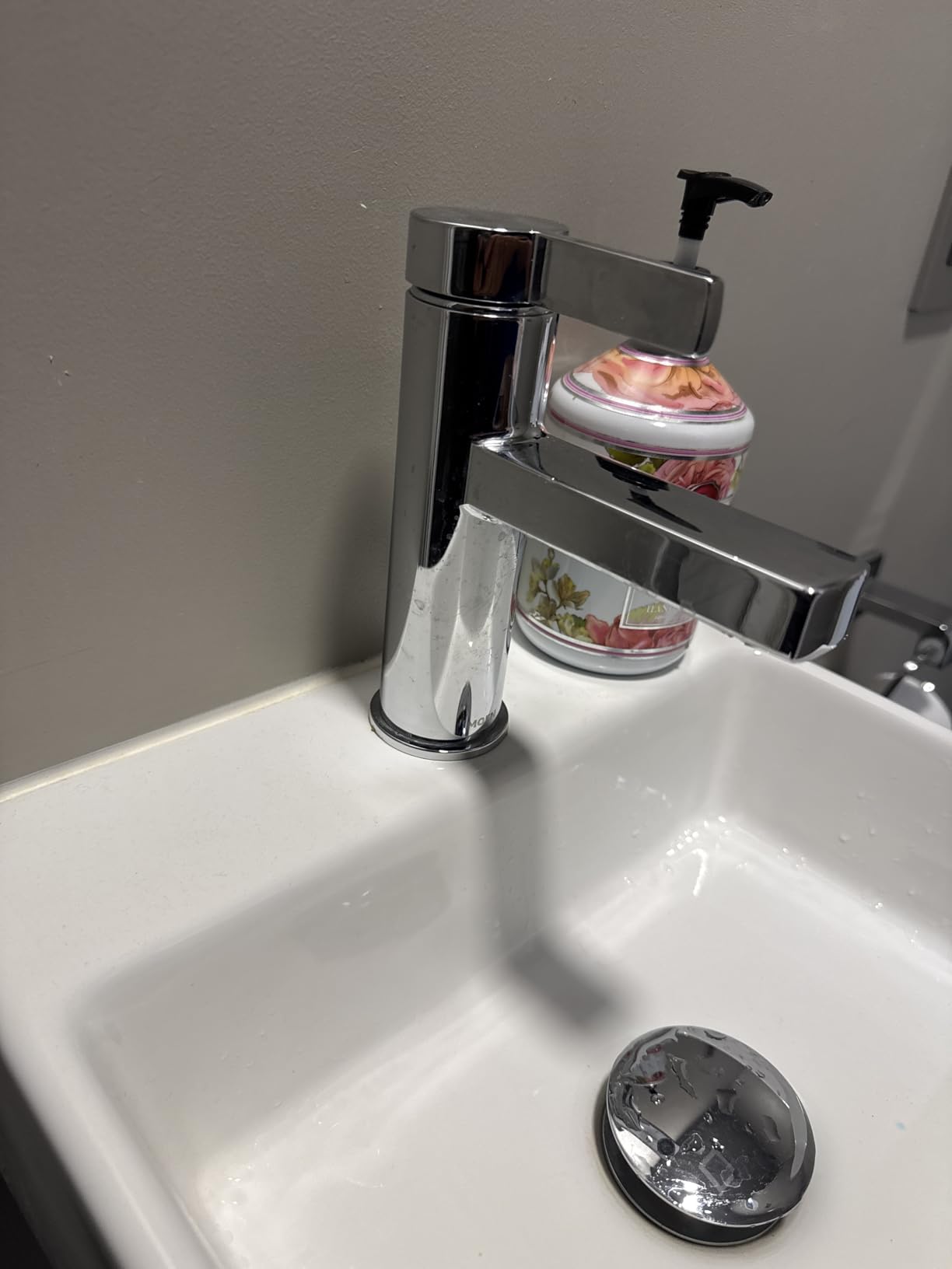 Moen Beric Spot Resist Nickel Modern One-Handle Single Hole Bathroom Faucet with Drain Assembly and Optional Deckplate for Your Bath Sink, 84774SRN customer photo 1