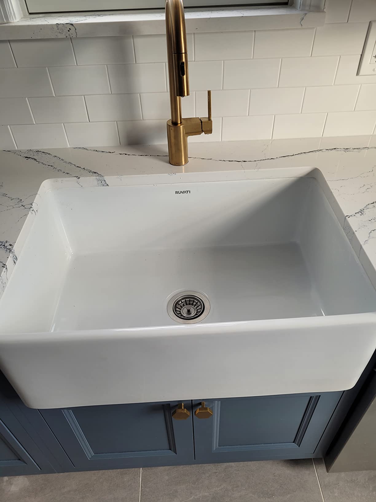 Ruvati 33 inch Fireclay Workstation Kitchen Sink - White Farmhouse Kitchen Sinks - Apron Front Sinks Single Bowl - MADE IN ITALY - RVL2387WH customer photo 2