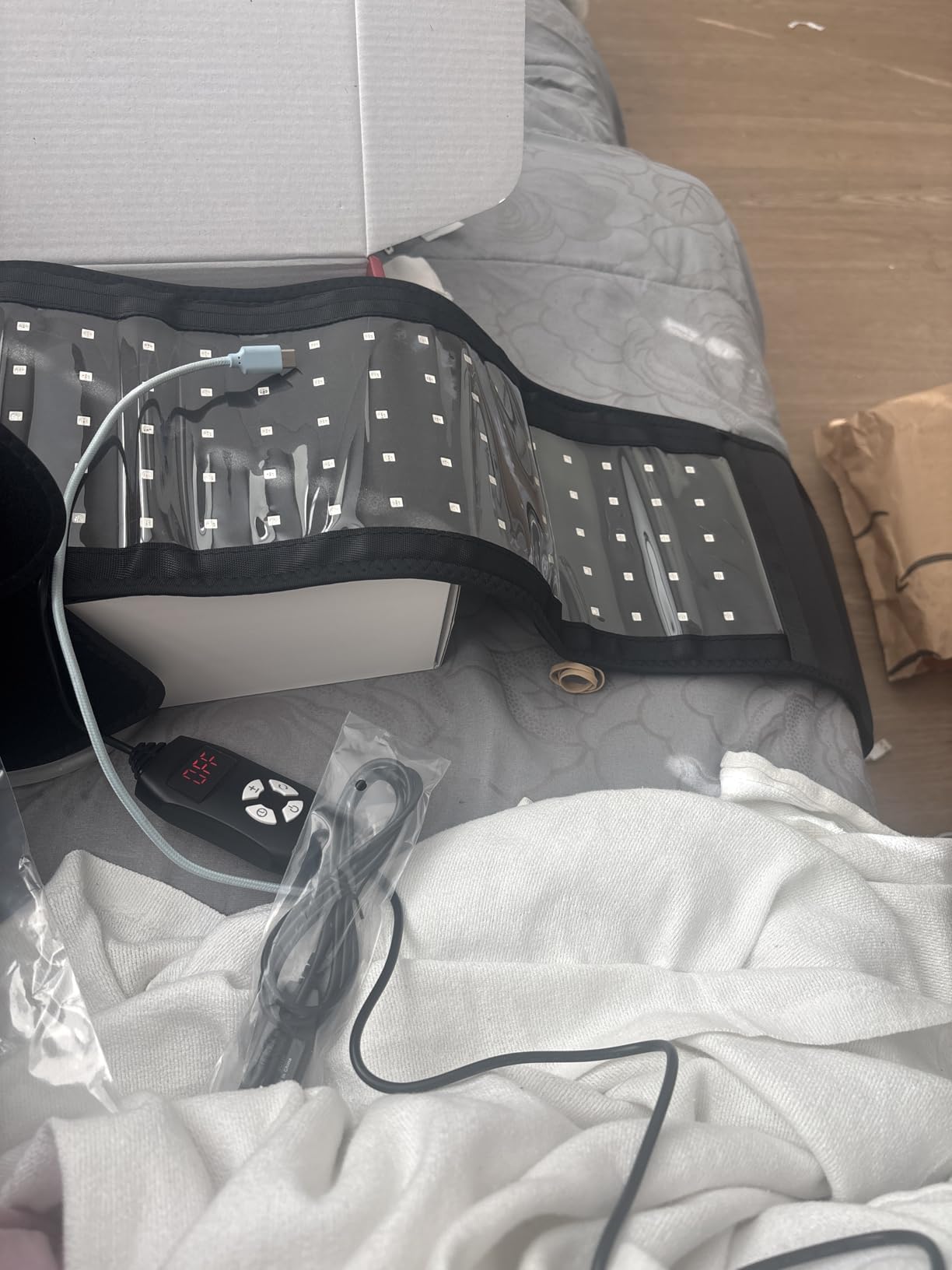 Red Light Therapy for Body, Infrared Light Therapy for Belt Shoulder Waist, Upgraded 3 in 1 LED Beads, 660nm Red Light & 850nm Near Infrared Light Therapy Belt Wrap Timer Remote Control customer photo 2