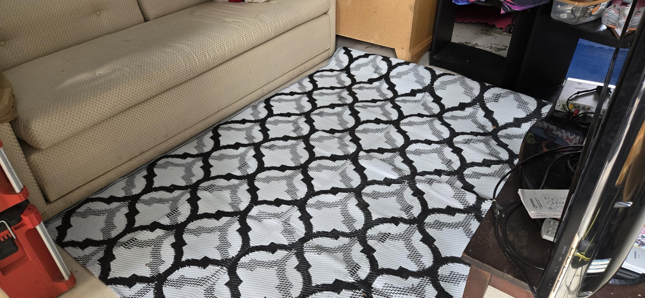 OLANLY Waterproof Outdoor Rug 5x8 ft, Outdoor Plastic Straw Rug for Camping, RV Mat Outside, Indoor Outdoor Carpet for Porch, Deck, Backyard, Balcony, Picnic, Black & White customer photo 2
