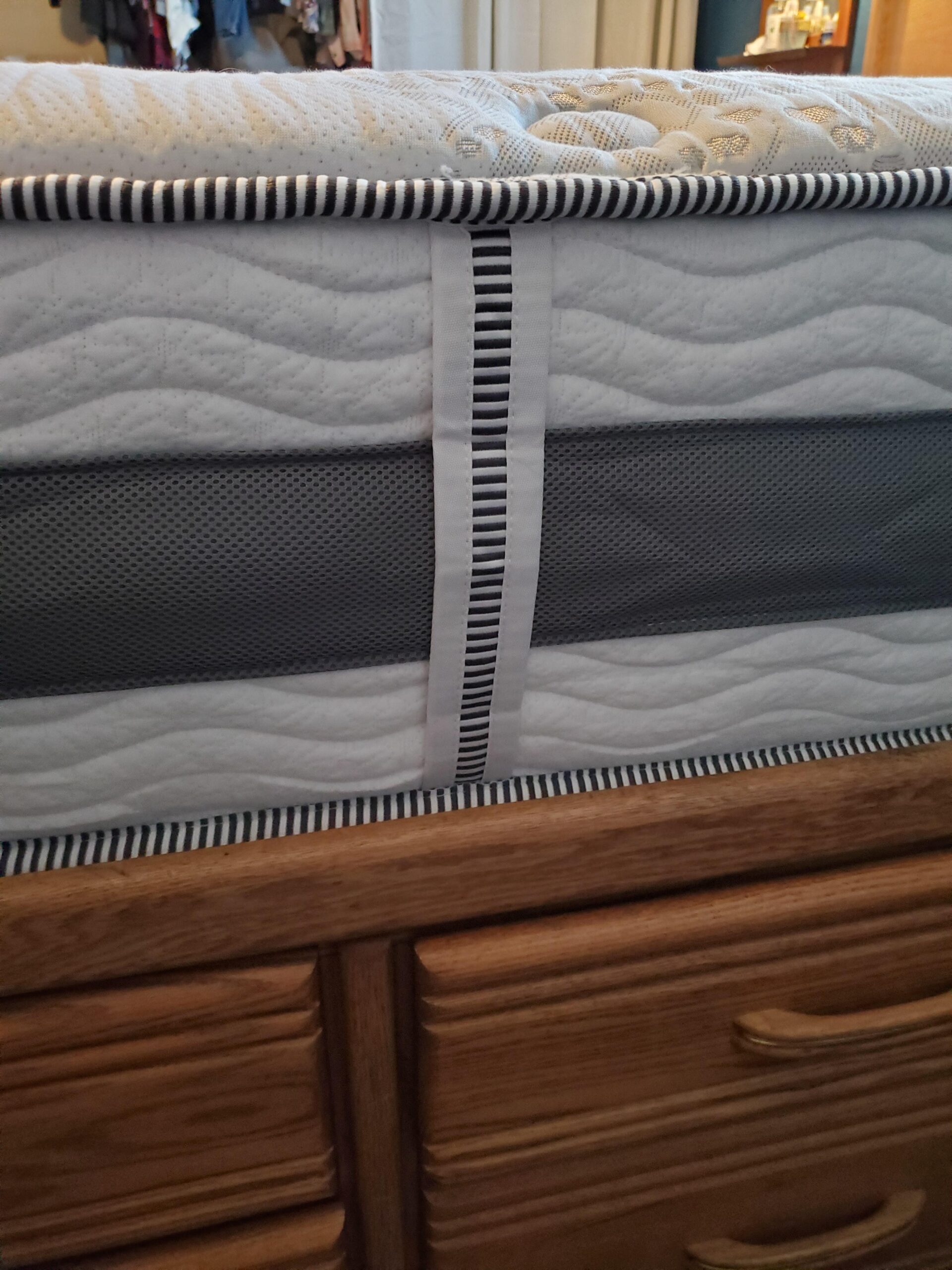 Zinus 12 Inch Comfort Support Hybrid Mattress, Queen, Fiberglass Free, Medium Plush, Motion Isolation, Certified Safe Foams & Fabric, Mattress in A Box customer photo 1