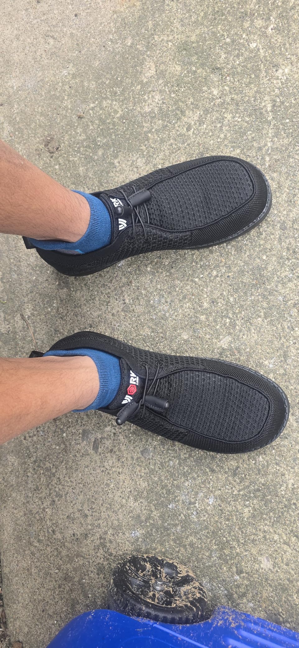 LARNMERN Slip On Steel Toe Shoes Men Lightweight Comfortable Lounging Walking Sneakers Steel Toe Loafers customer photo 1