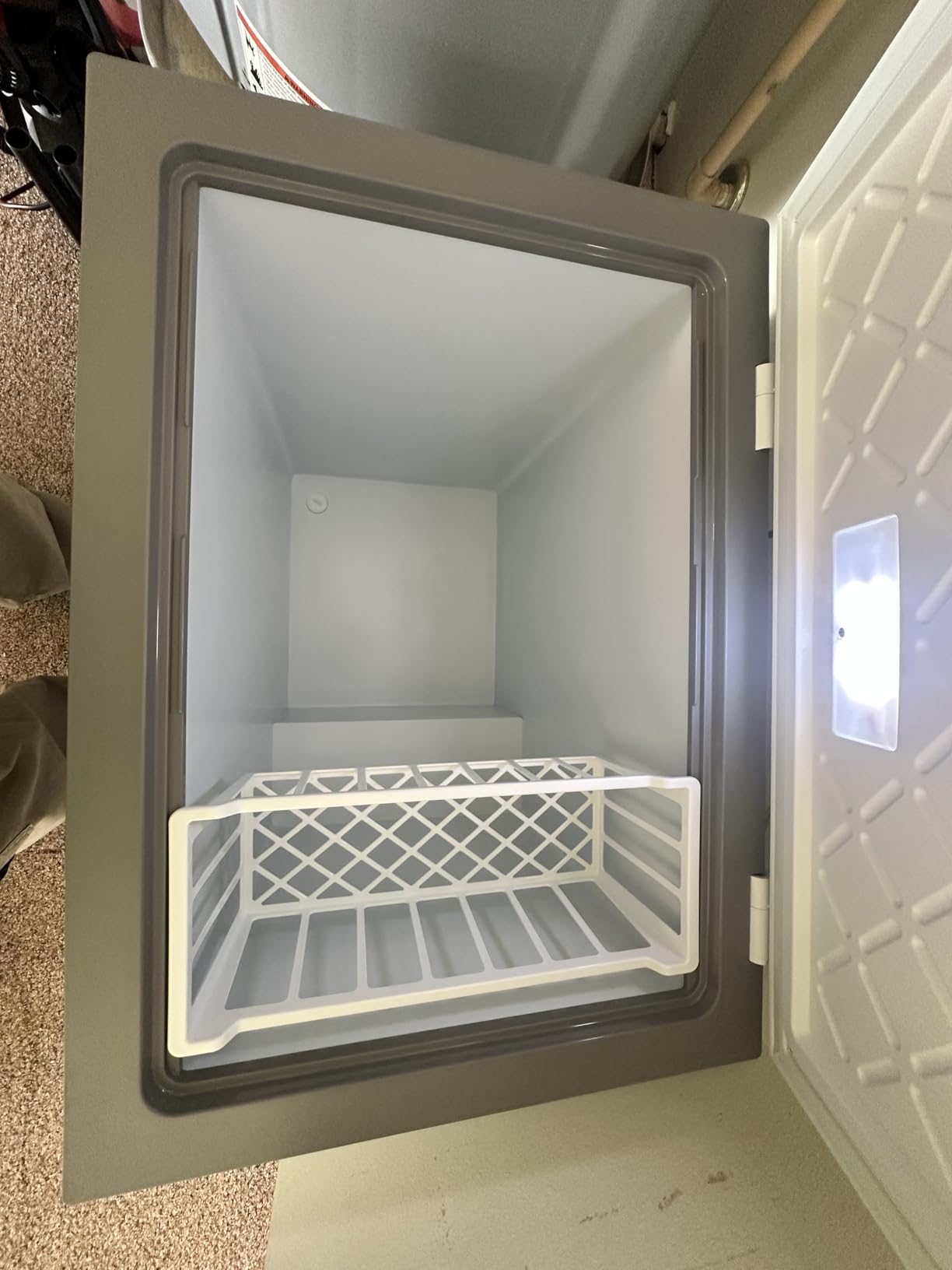 Midea MERC07C4BAWW Chest Freezer, 7.0 Cubic Feet Freezer With Removable Basket, Interior LED Light, Adjustable Temperature, For Kitchen Apartment Office, White customer photo 1