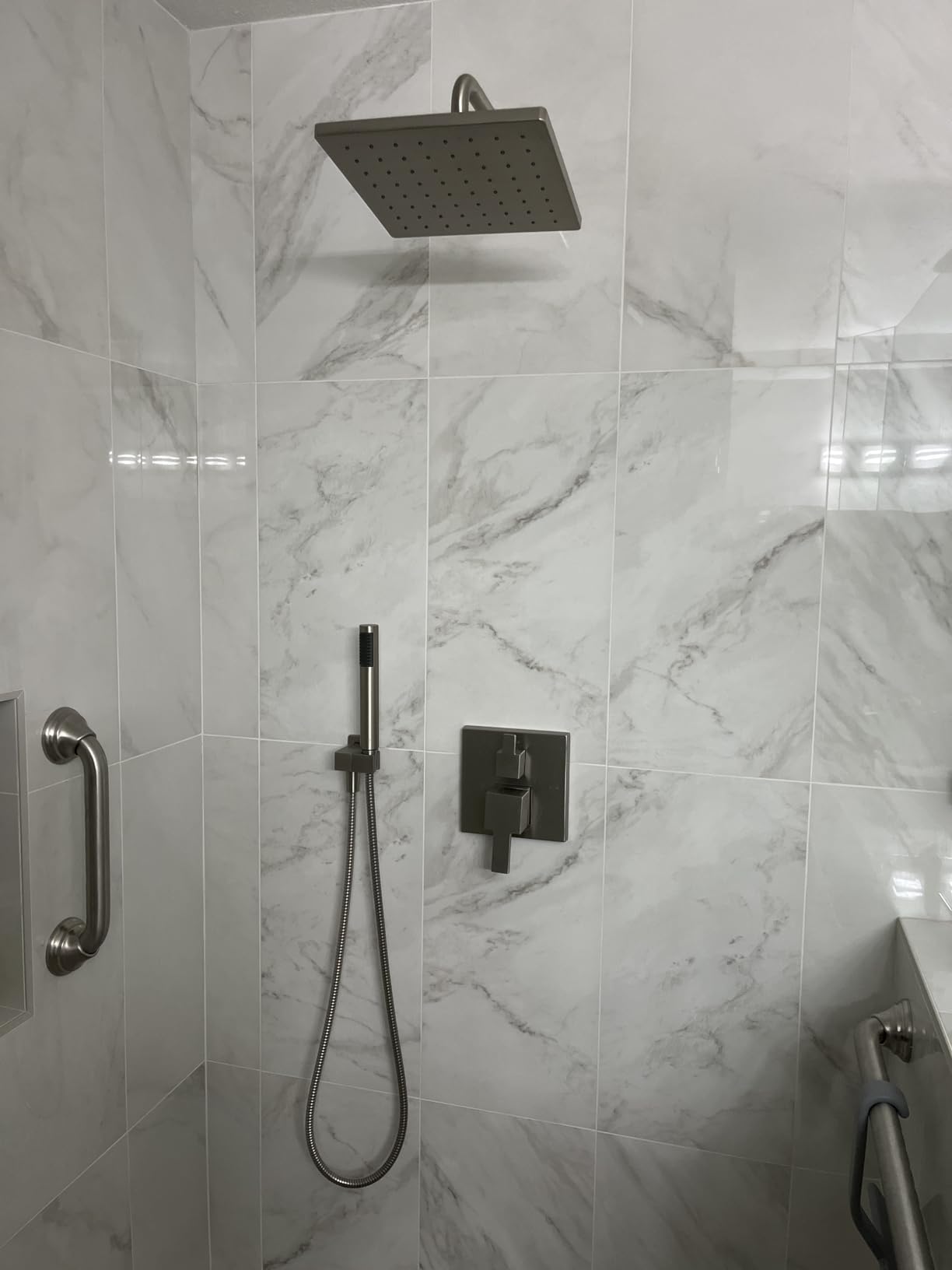 Delta Modern 14 Series Square Rain Shower System Faucet Set, Rainfall Brushed Gold Shower Head and Handle Set, Valve Trim Kit, 10 Inch, Champagne Bronze 342701-CZ customer photo 2
