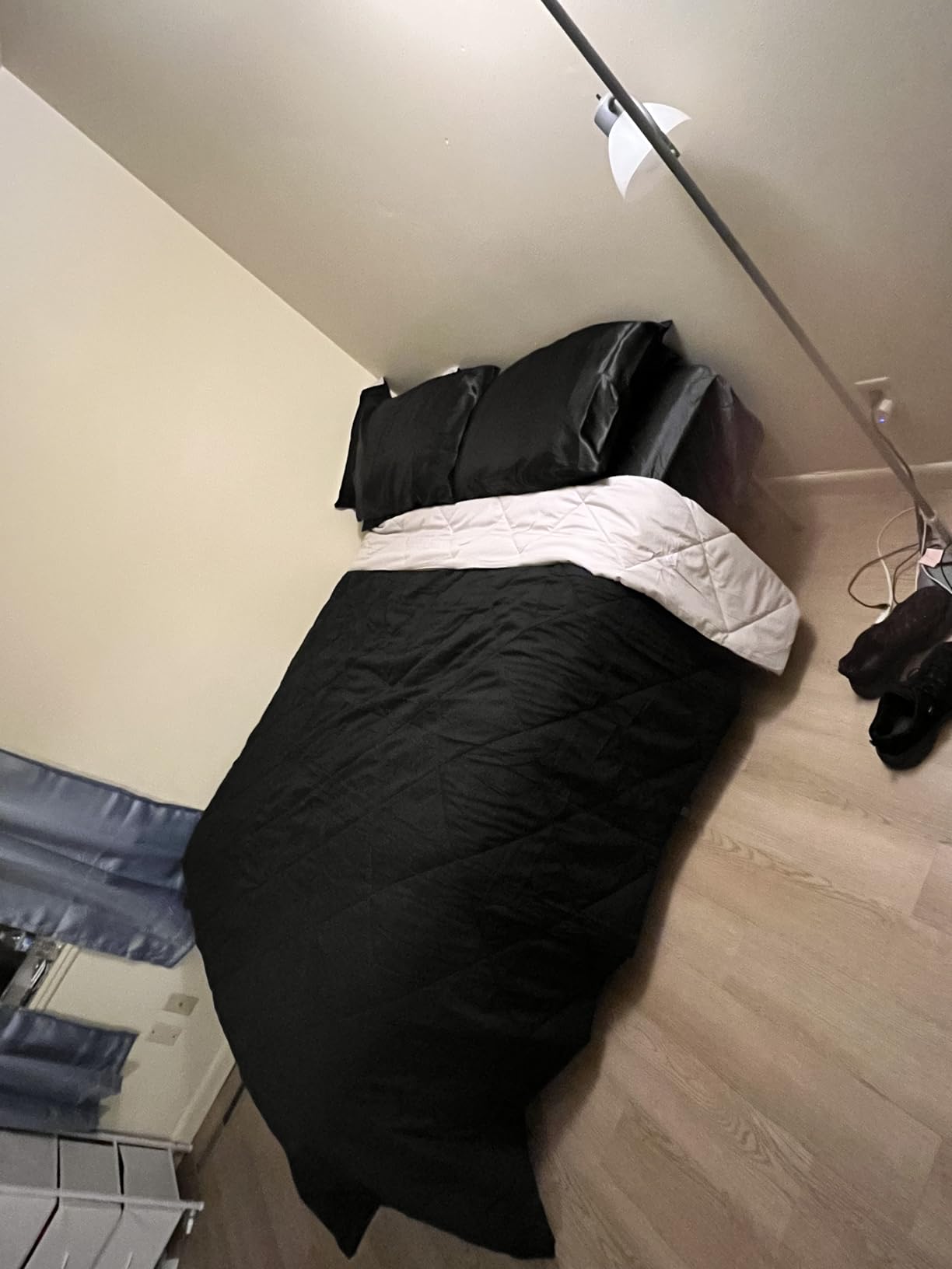 BEDELITE Satin Sheets Queen Size Bed Set, Luxury Soft Black Silky Sheets for Hair and Skin, Similar to Silk Bed Sheets Set 4 Pieces with 1 Deep Pocket Fitted Sheet, 1 Flat Sheet, and 2 Pillowcases customer photo 1